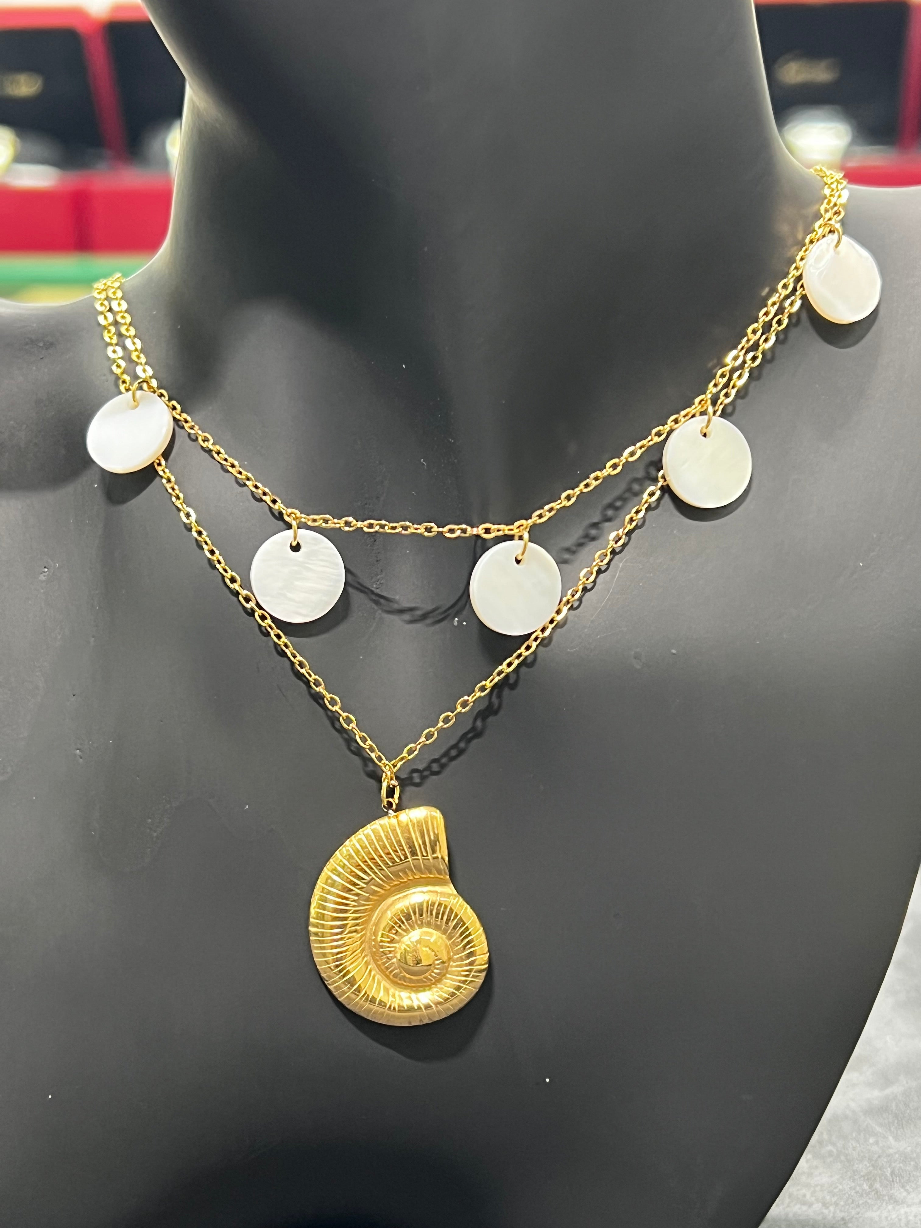 سلسلة القوقعه بالأحجار البيضاء