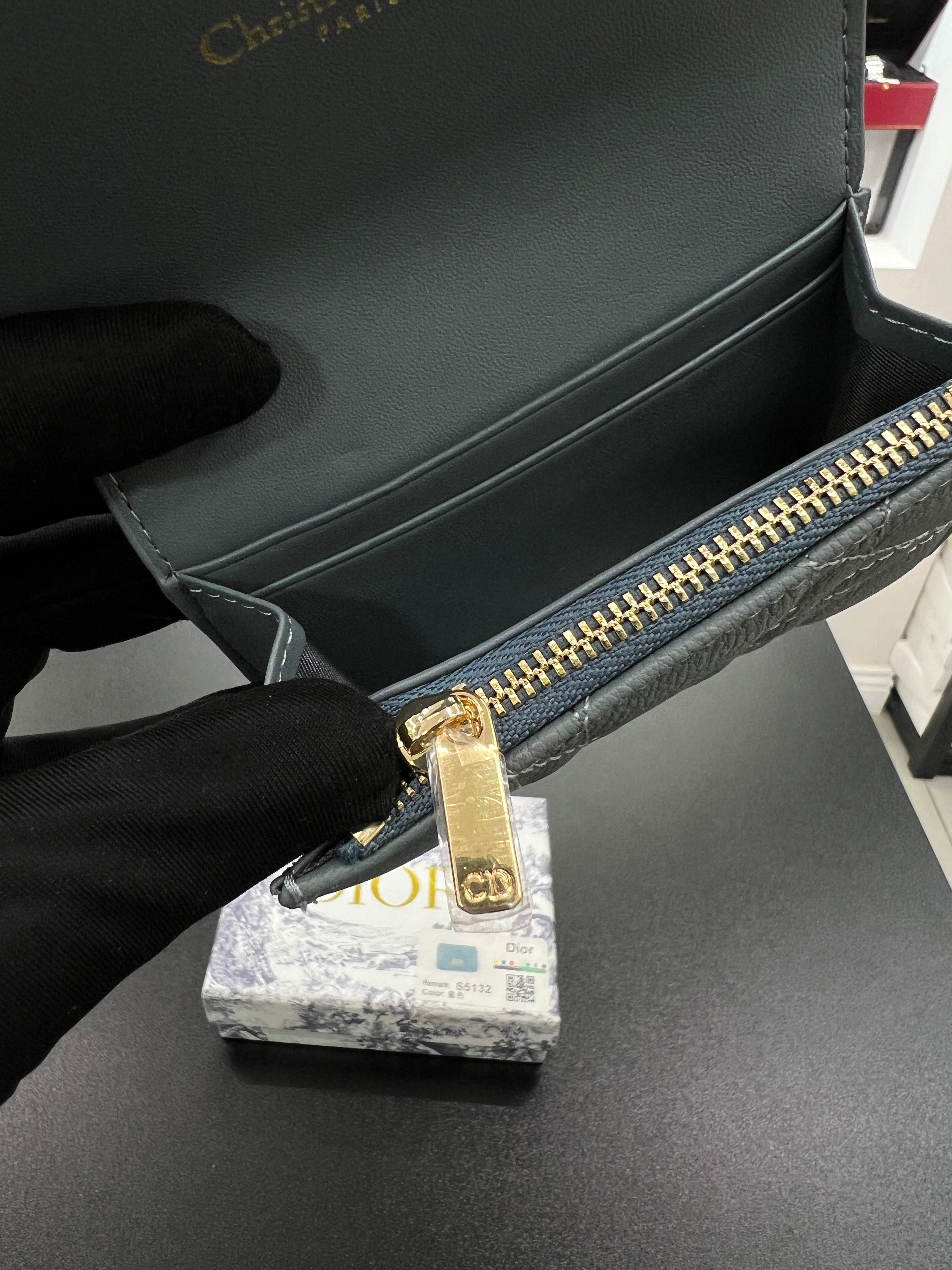 Cosmos Wallet – Grey Cannage Leather