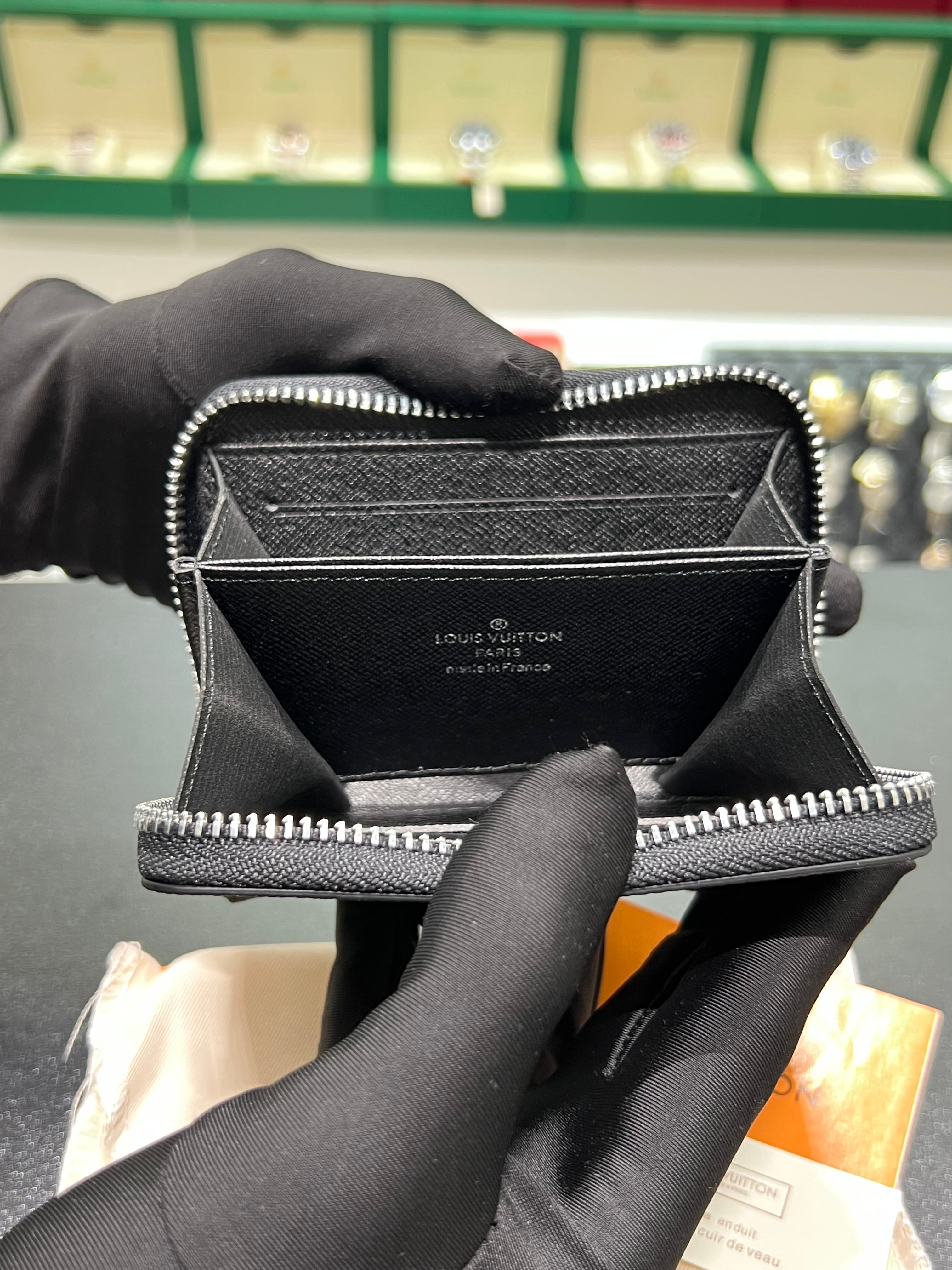 Coin Purse Vertical LV