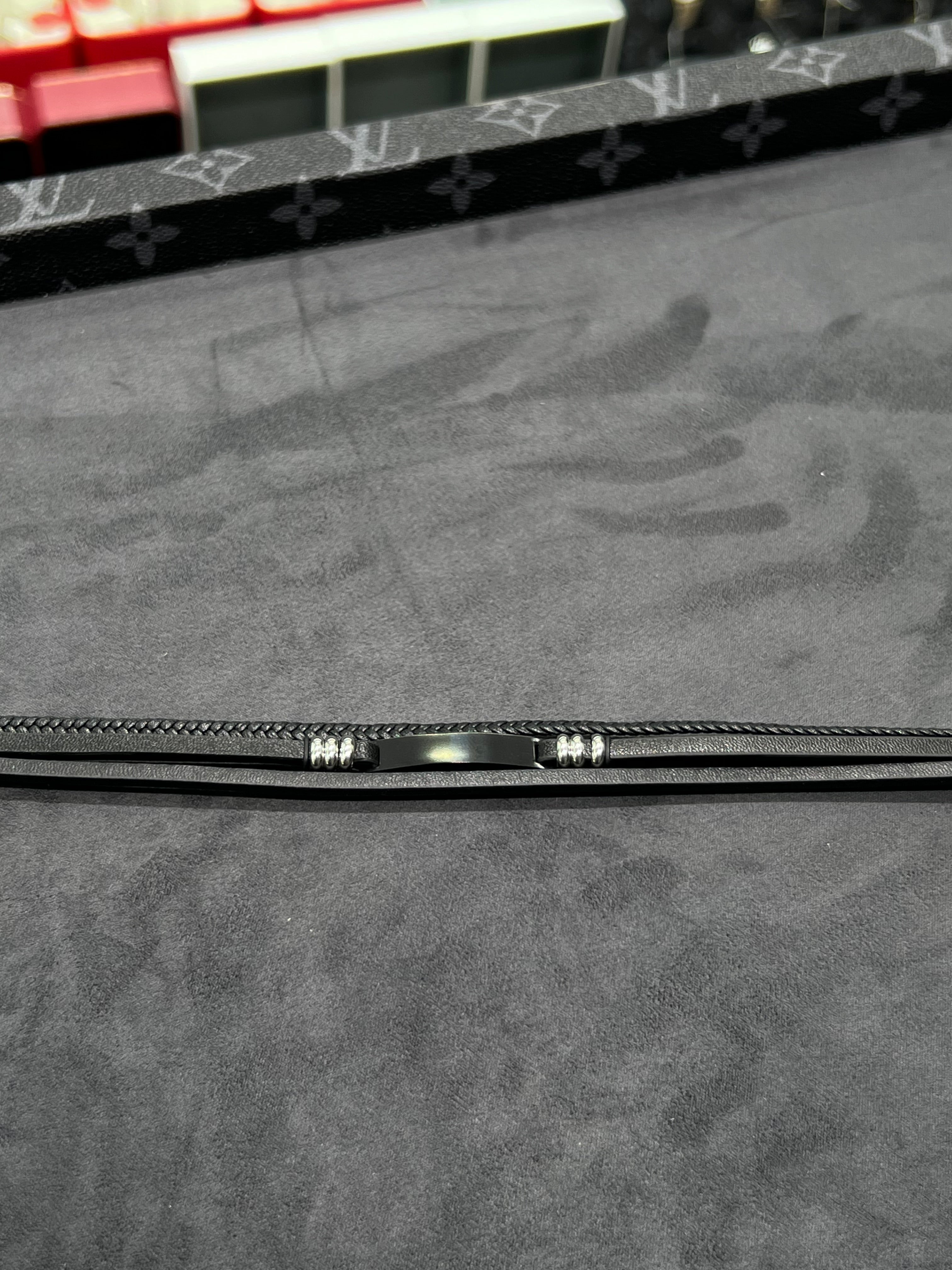 سوار جلد الاسم