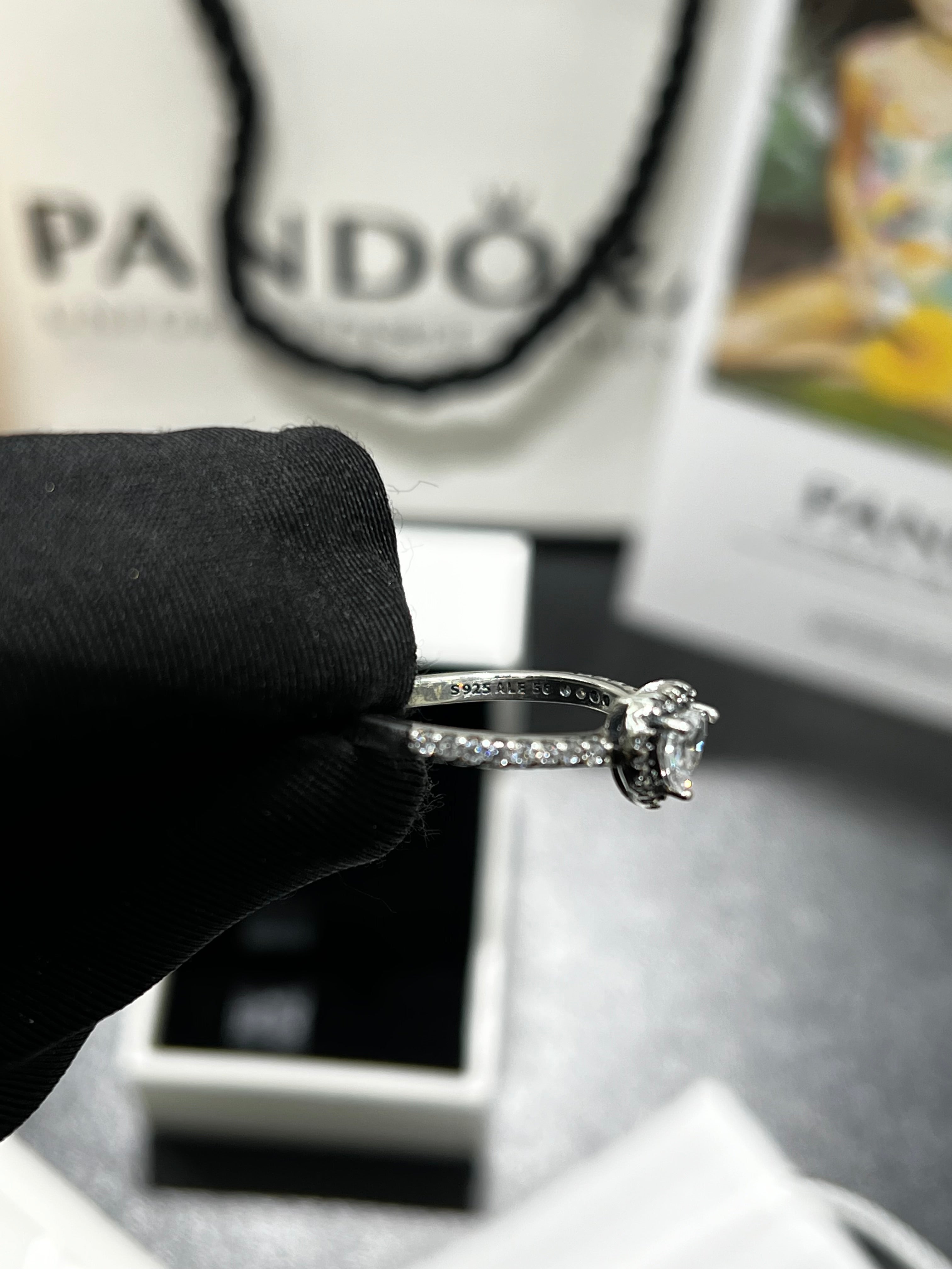 خاتم باندورا القلب الابيض