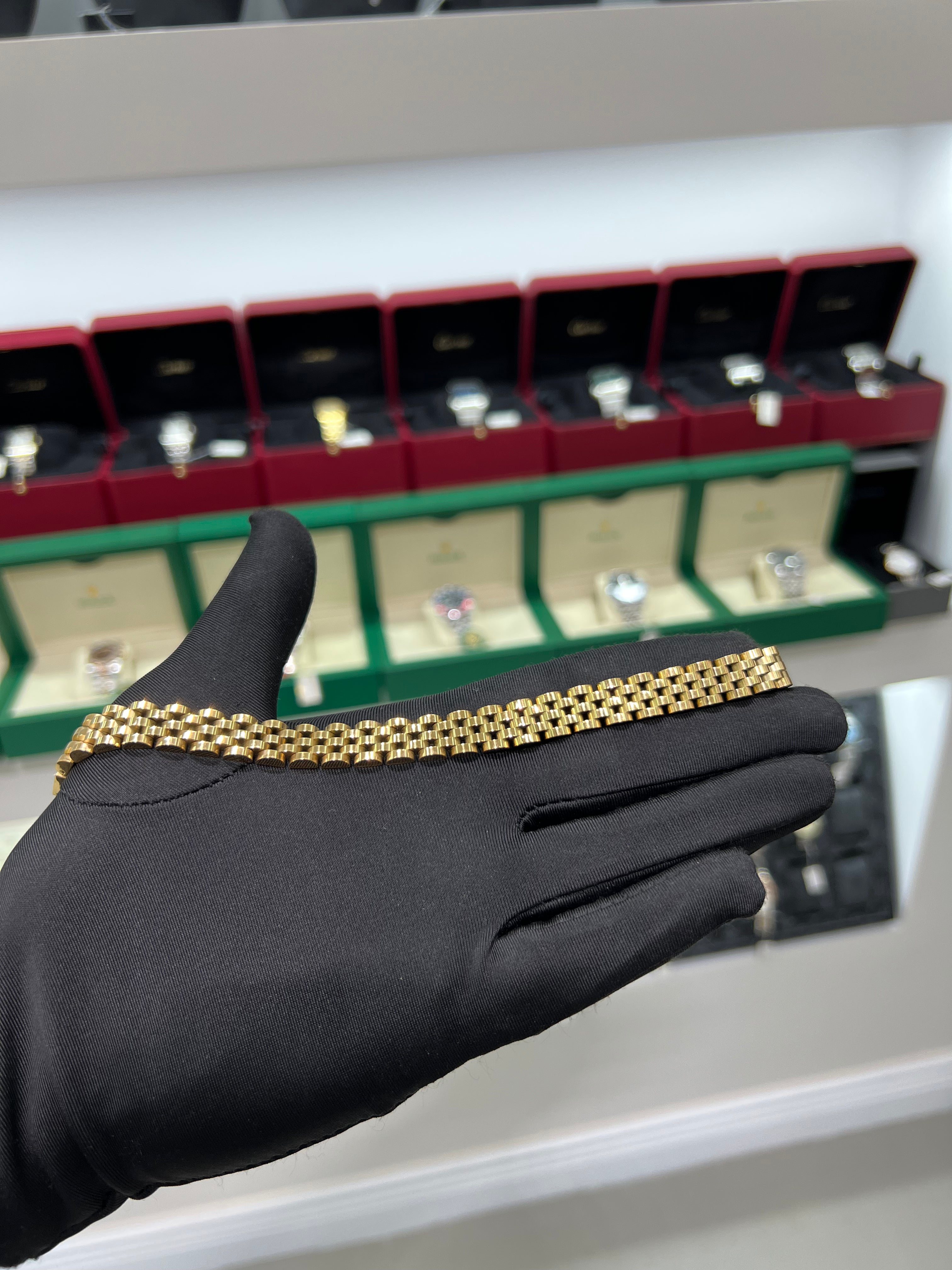 سوار رولكس ذهبي عريض