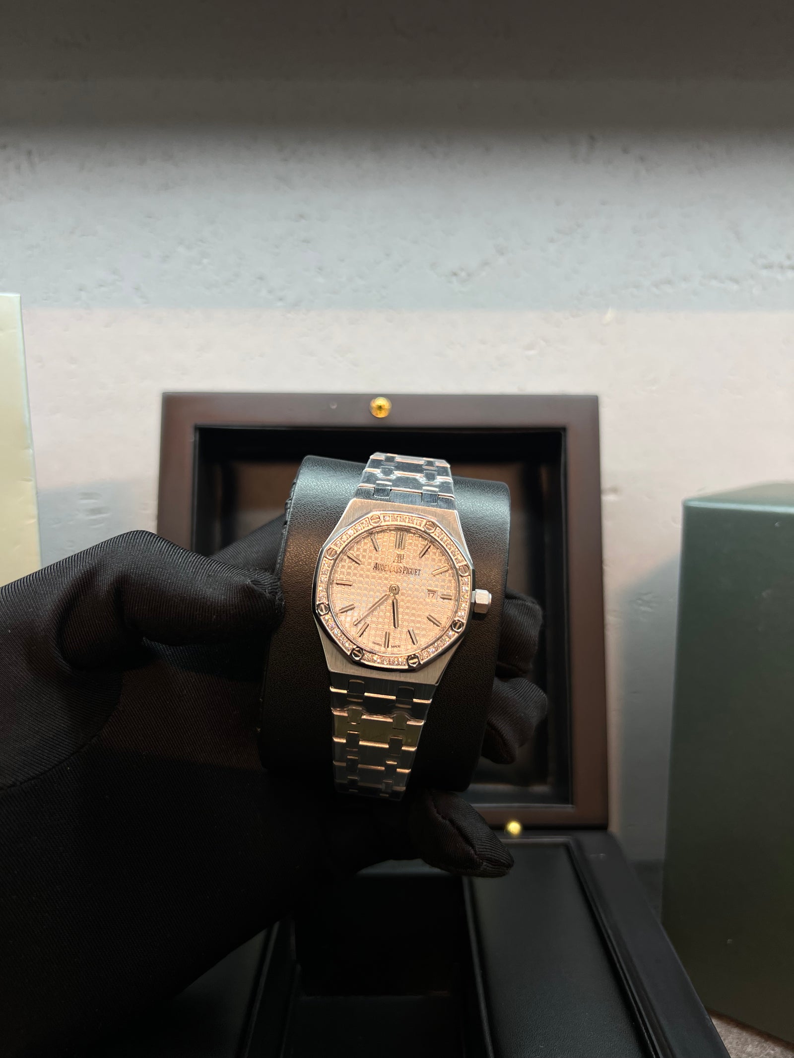 ساعة رويال أوك بإطار ألماس – ستيل
Royal Oak Diamond Bezel – Steel