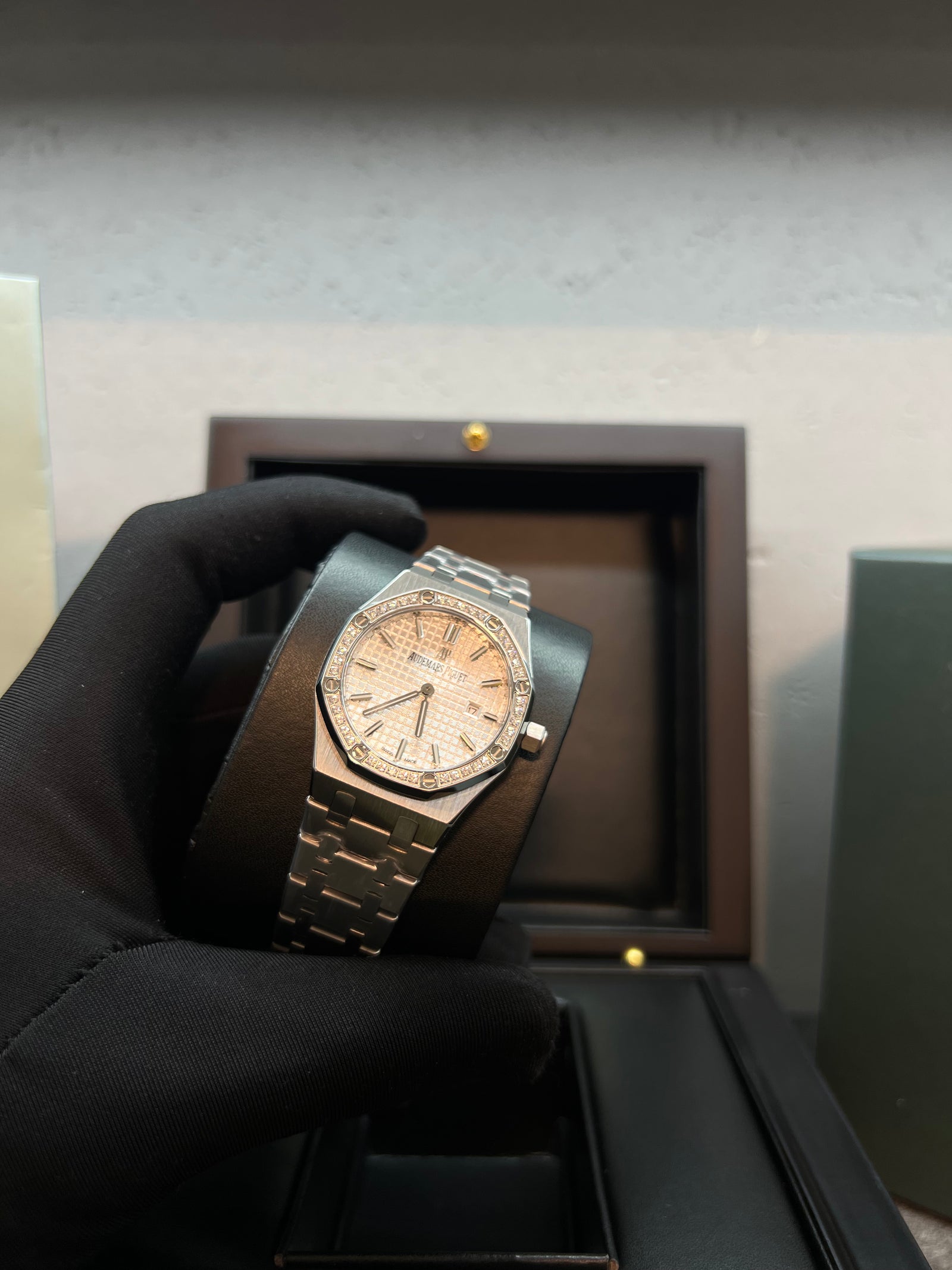 ساعة رويال أوك بإطار ألماس – ستيل
Royal Oak Diamond Bezel – Steel