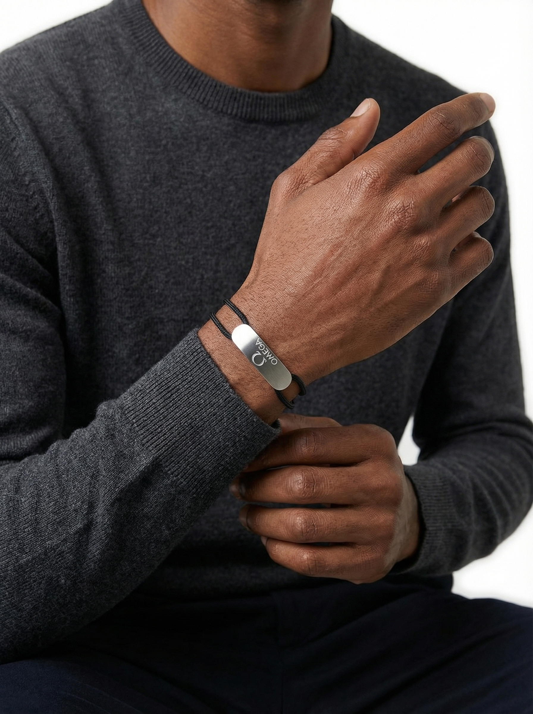 سوار خيط اوميغا كبيره اسود