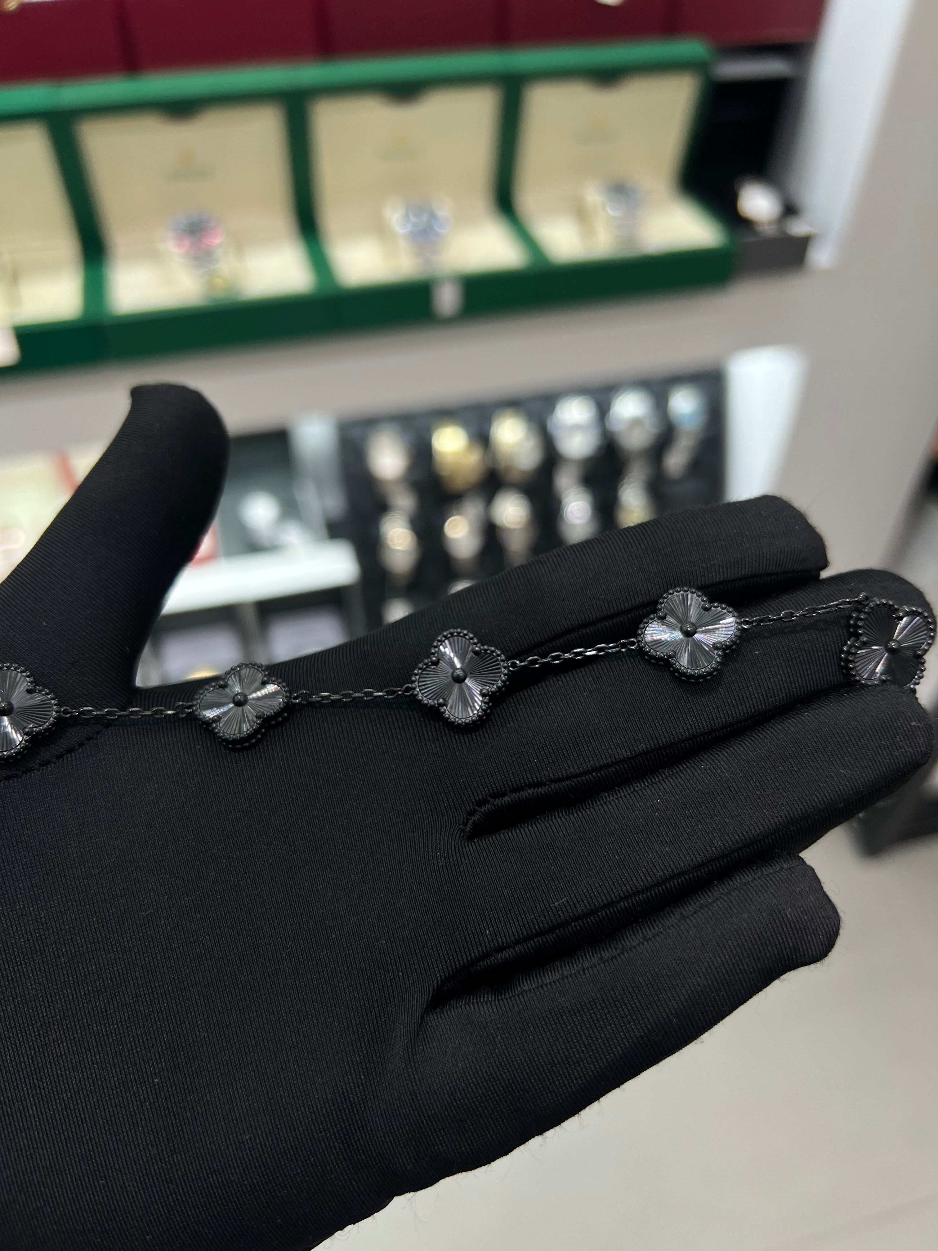 انسيال فان كلييف اسود من دون بكج