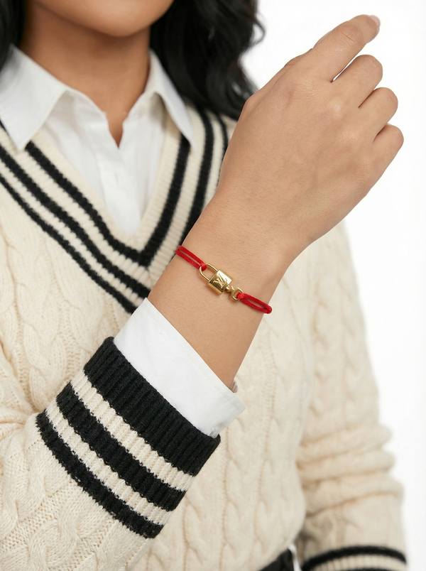 سوار خيط بقفل ذهبي – أحمر | Cord Bracelet Gold Lock – Red