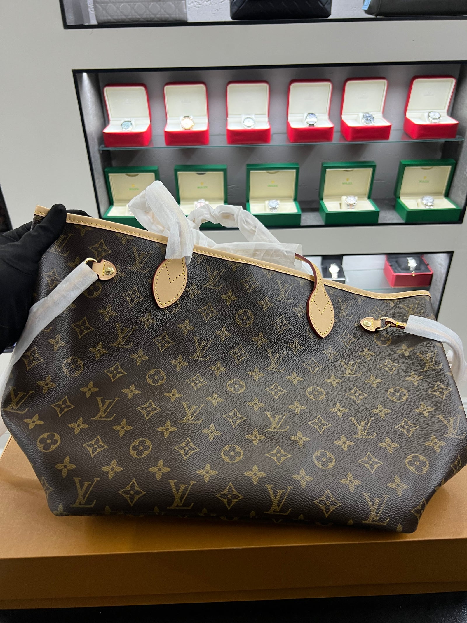 حقيبة نيفرفول تُوت – مونوجرام بنّي
Neverfull Tote – Brown Monogram