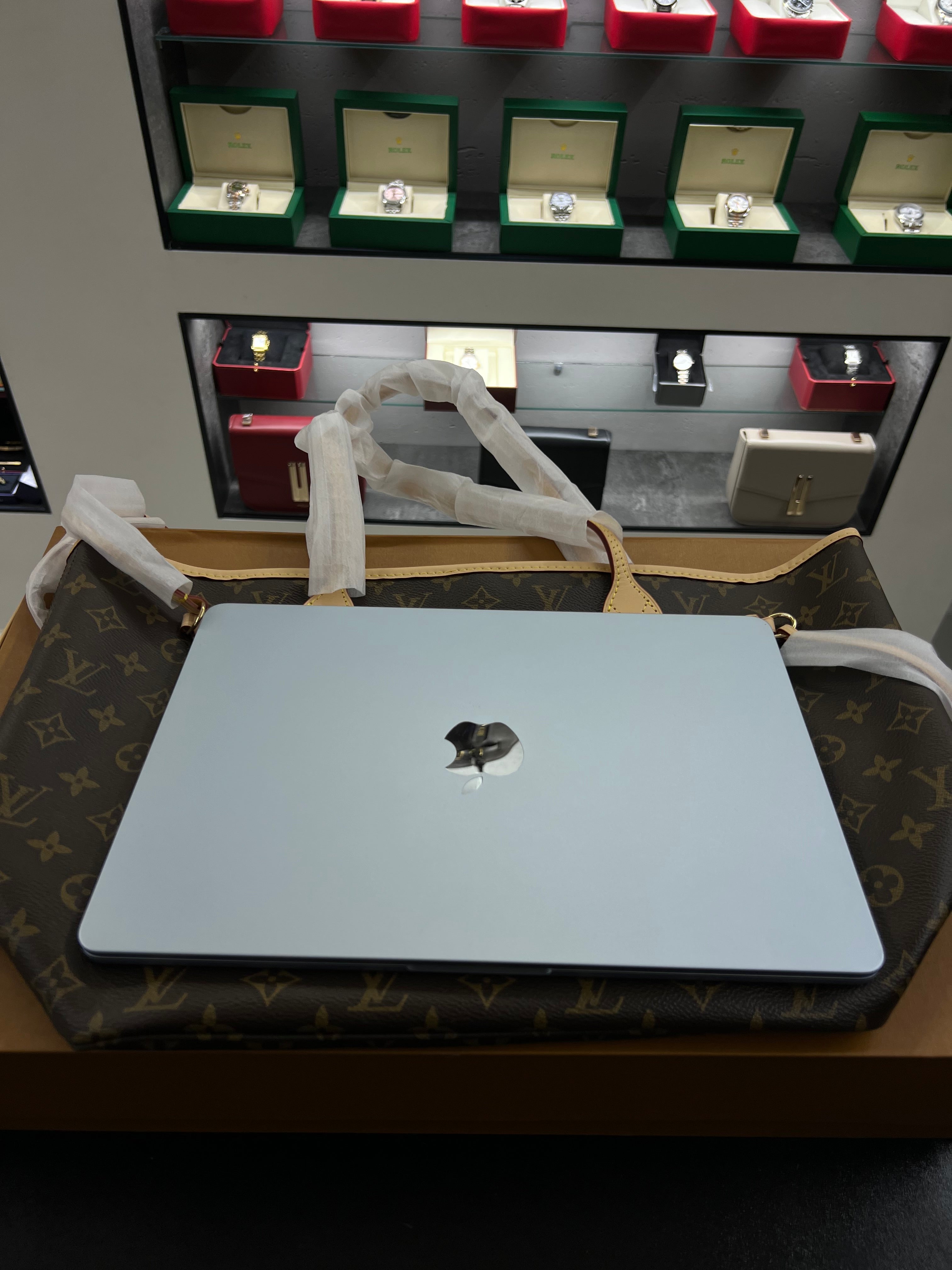 حقيبة نيفرفول تُوت – مونوجرام بنّي
Neverfull Tote – Brown Monogram