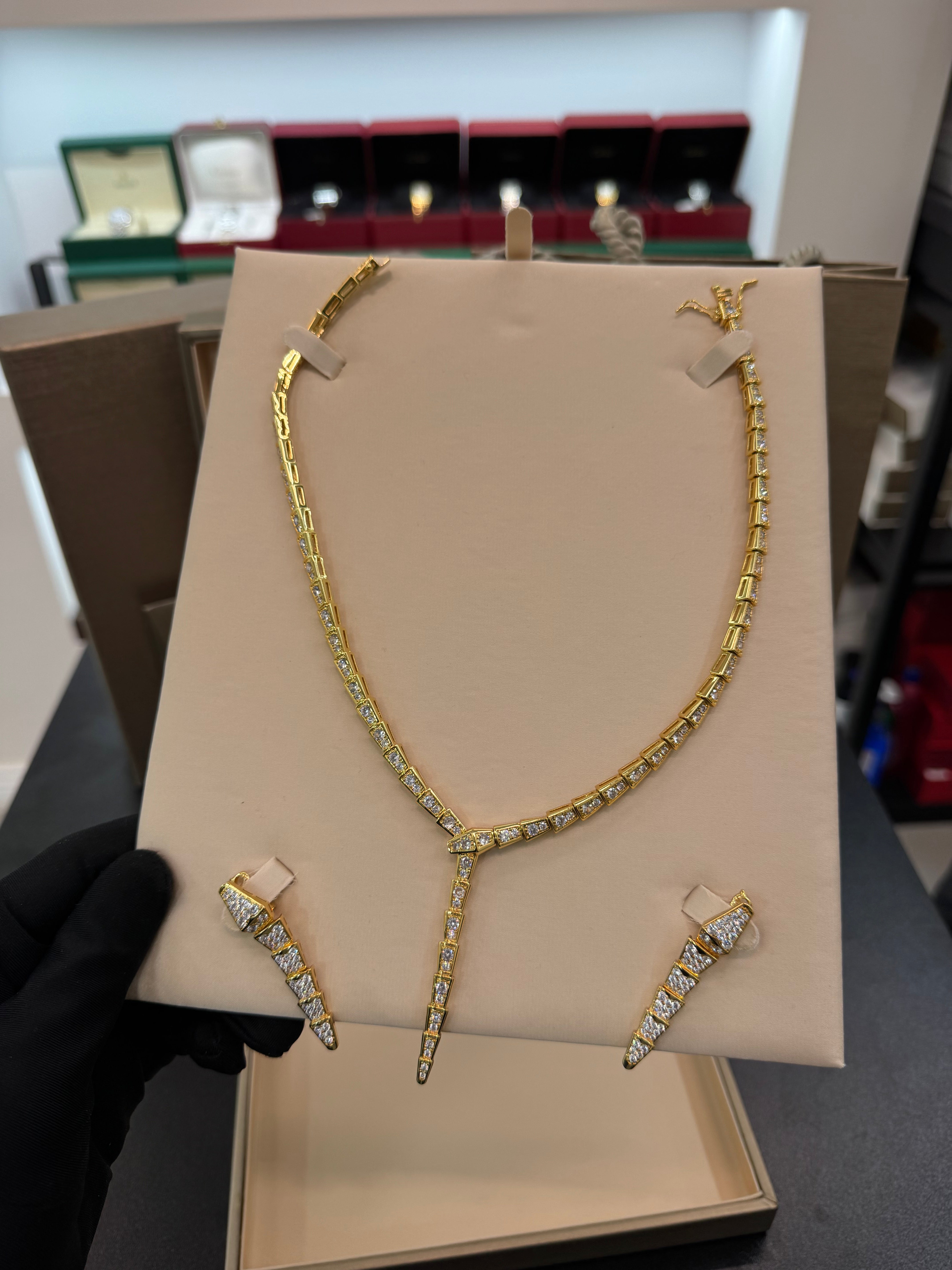 Serpenti-Inspired Drop Necklace Set studded (خراص طويل)
