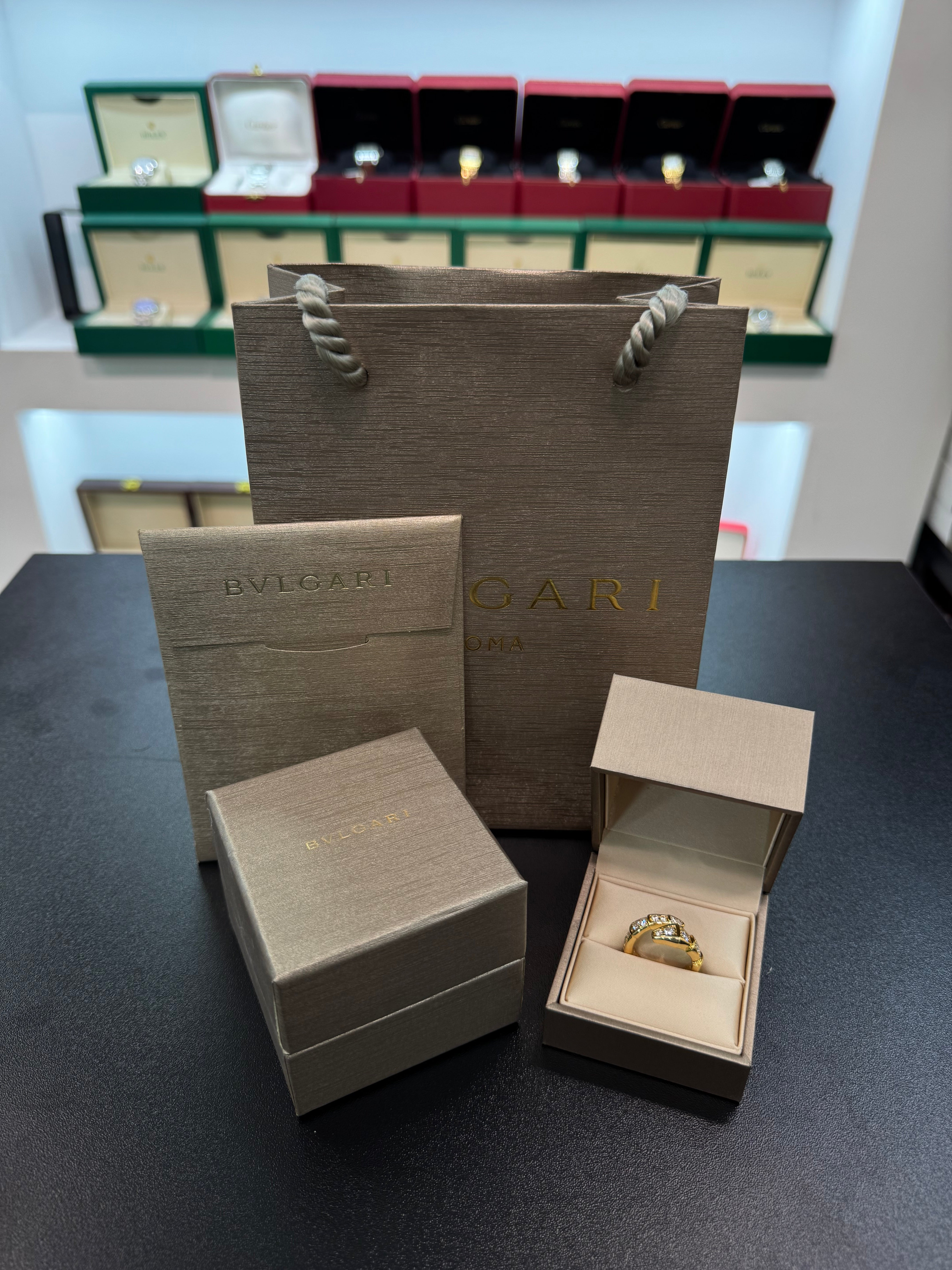 Serpenti ring Studded