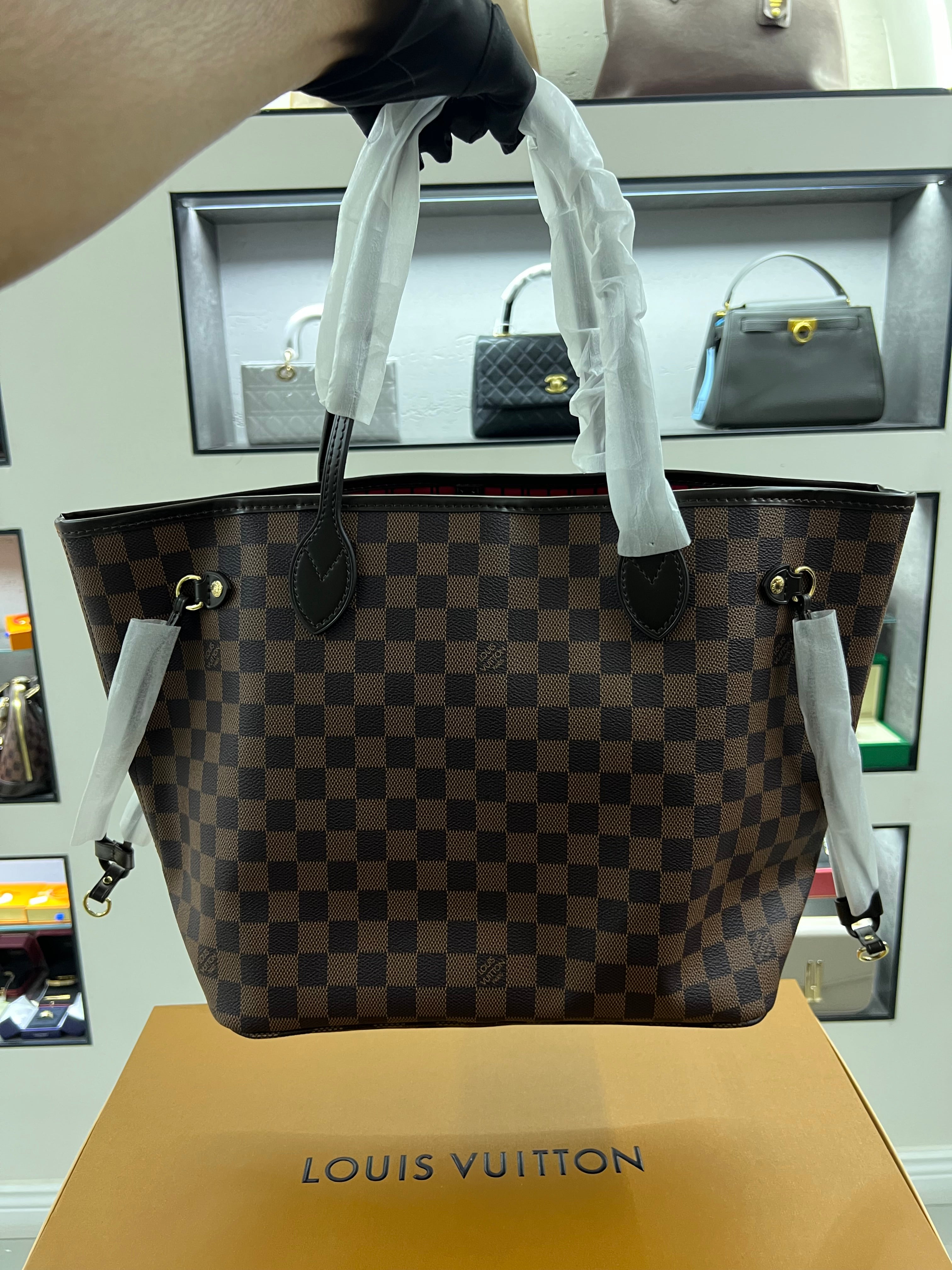 حقيبة نيفرفول تُوت – داميي إيبان
Neverfull Tote – Damier Ébène