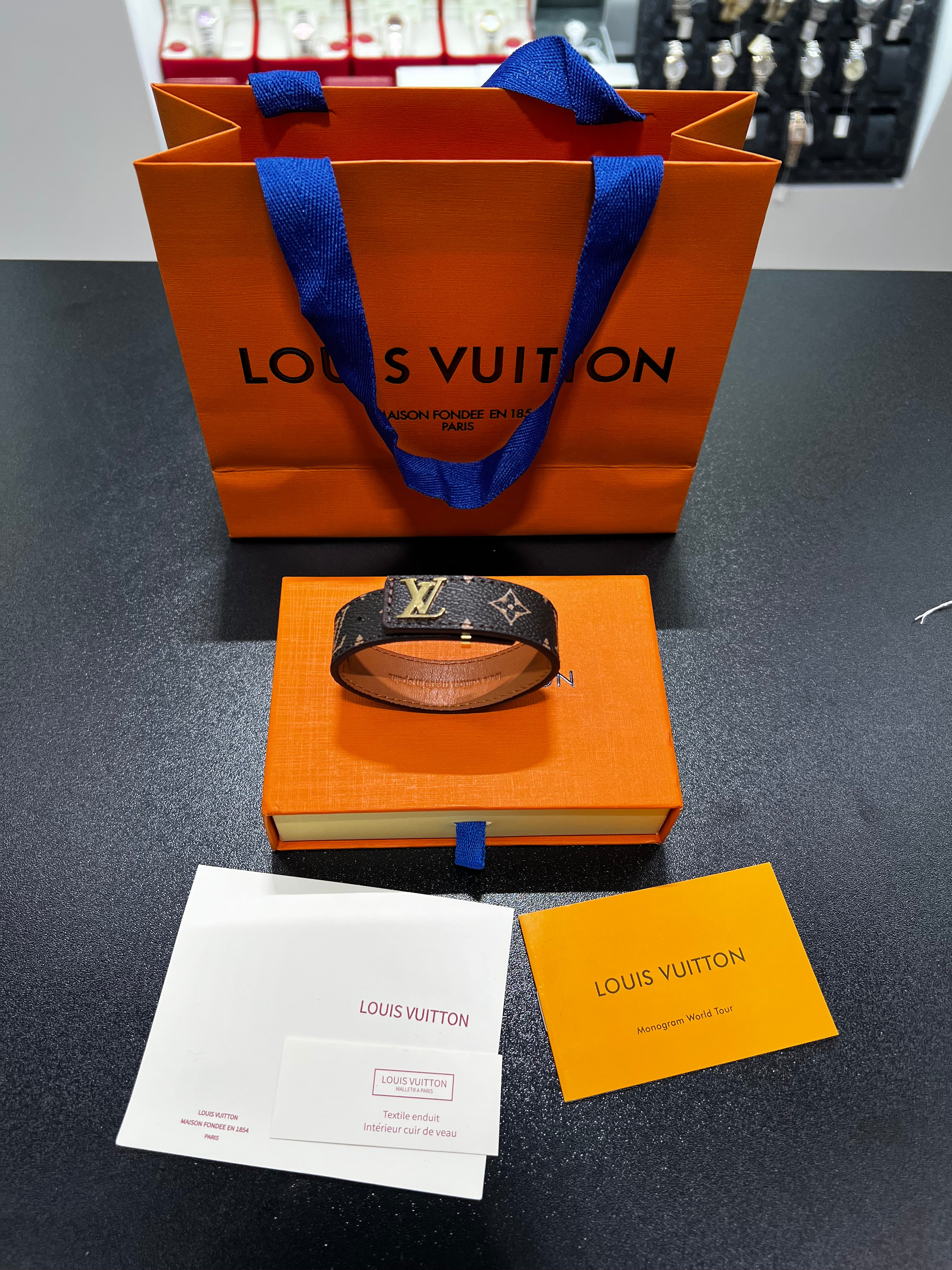 حزام يد LV  بني