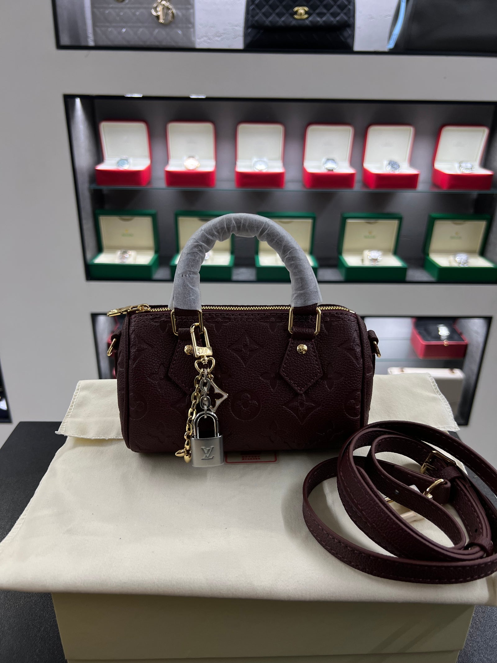 حقيبة سبيدي بندولير 20 – برقندي إمبرنت
Speedy Bandoulière 20 – Burgundy Empreinte