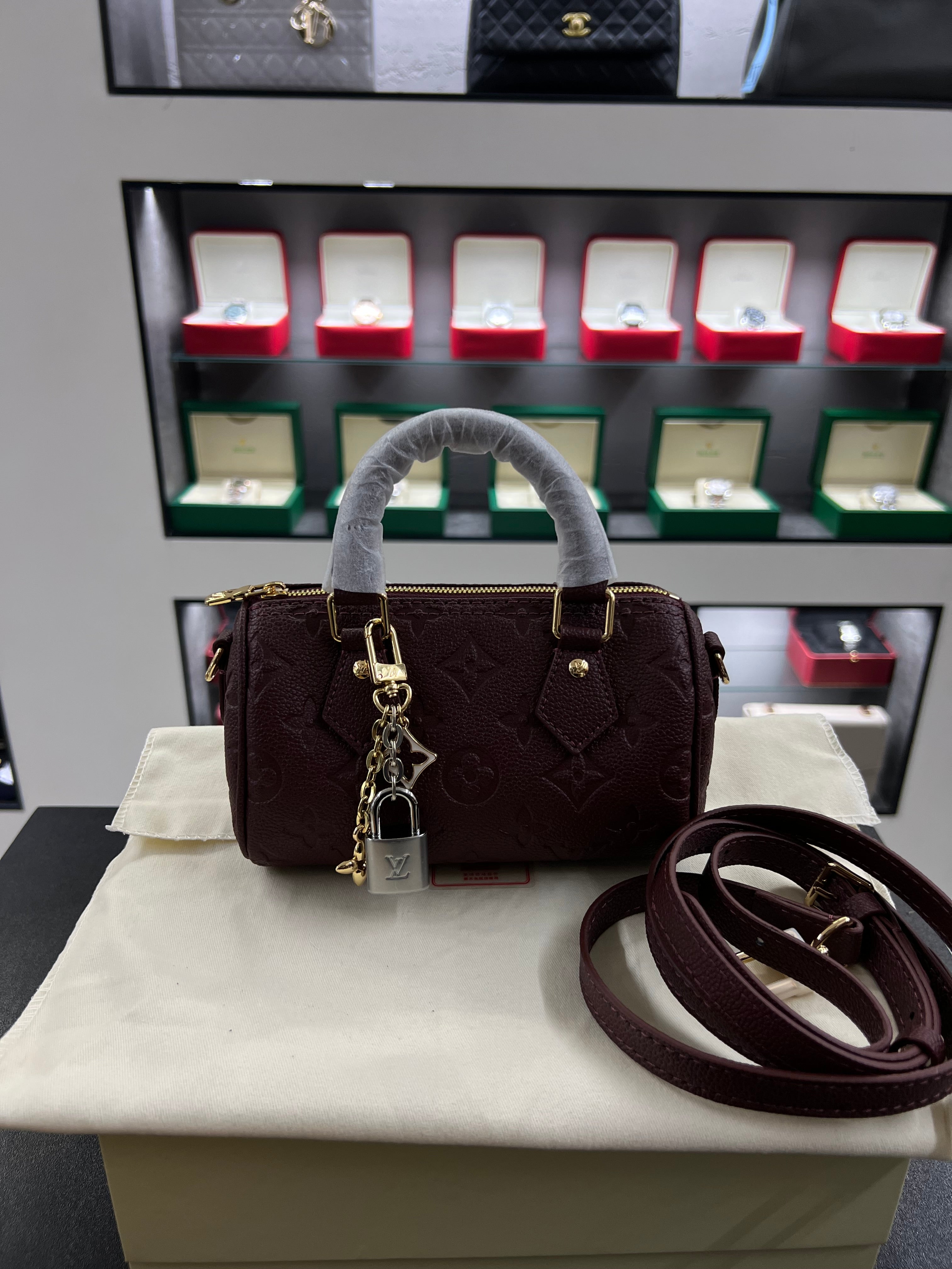 حقيبة سبيدي بندولير 20 – برقندي إمبرنت
Speedy Bandoulière 20 – Burgundy Empreinte
