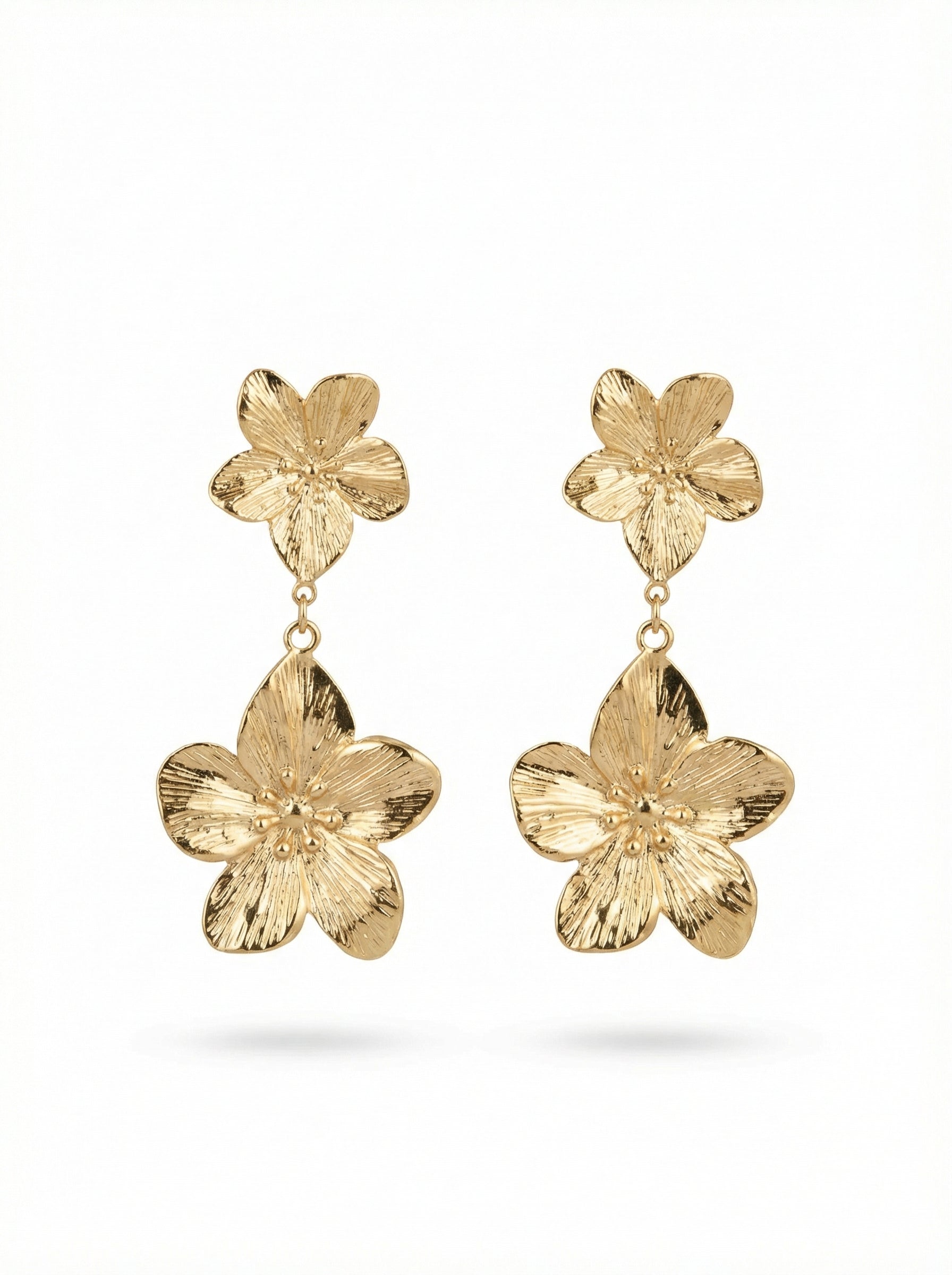 أقراط أذن وردتين