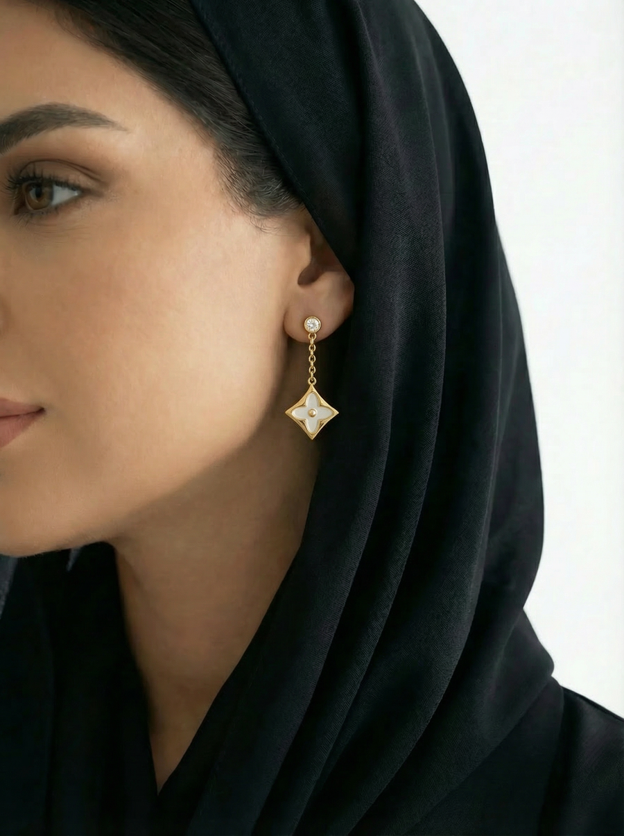 اقراط اذن LVبالحجر الابيض