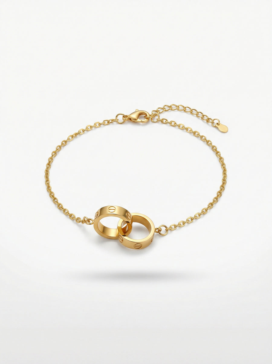 Love on chain bracelet