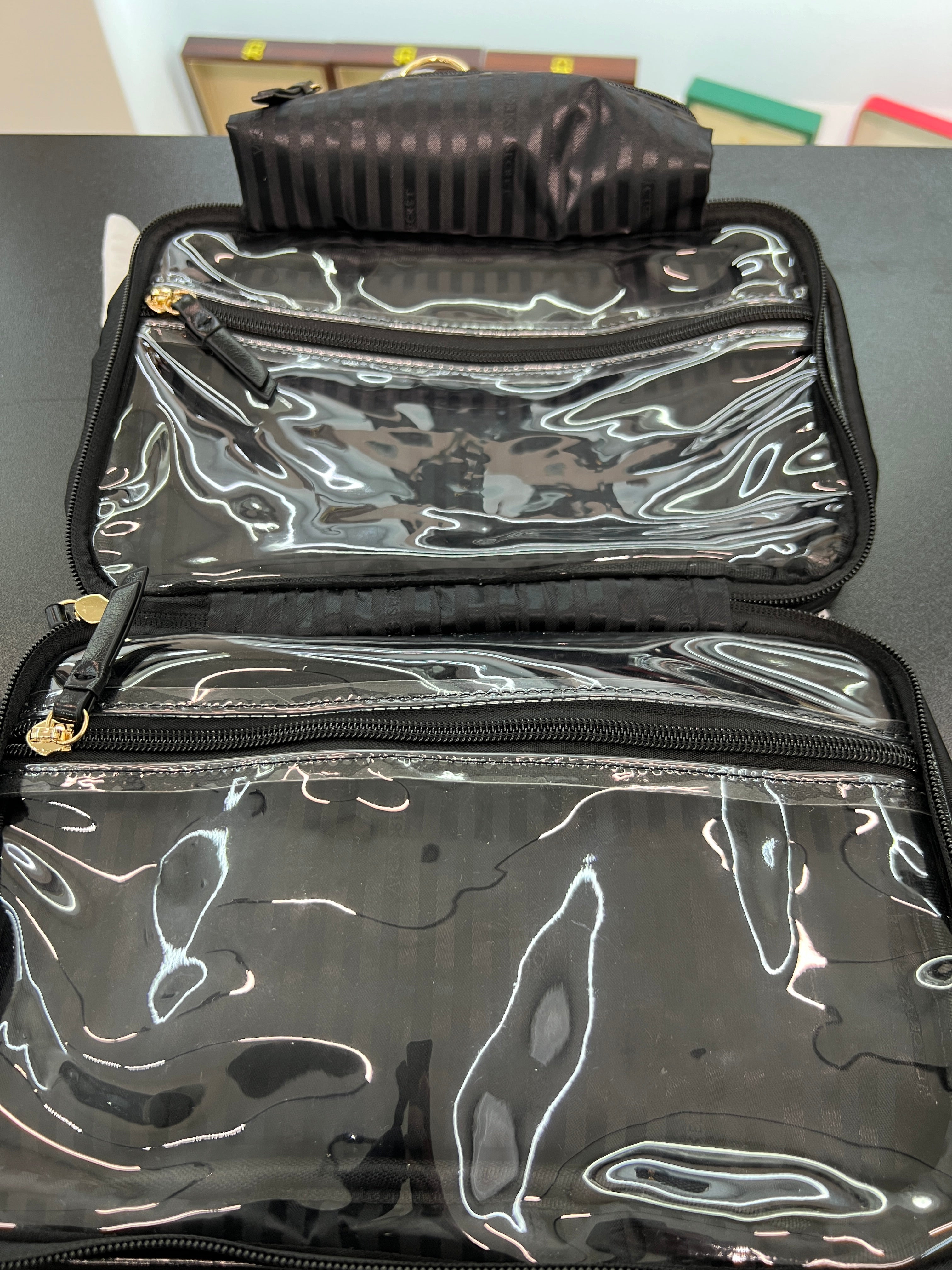 Travel Hanging Makeup Bag – Quilted Black