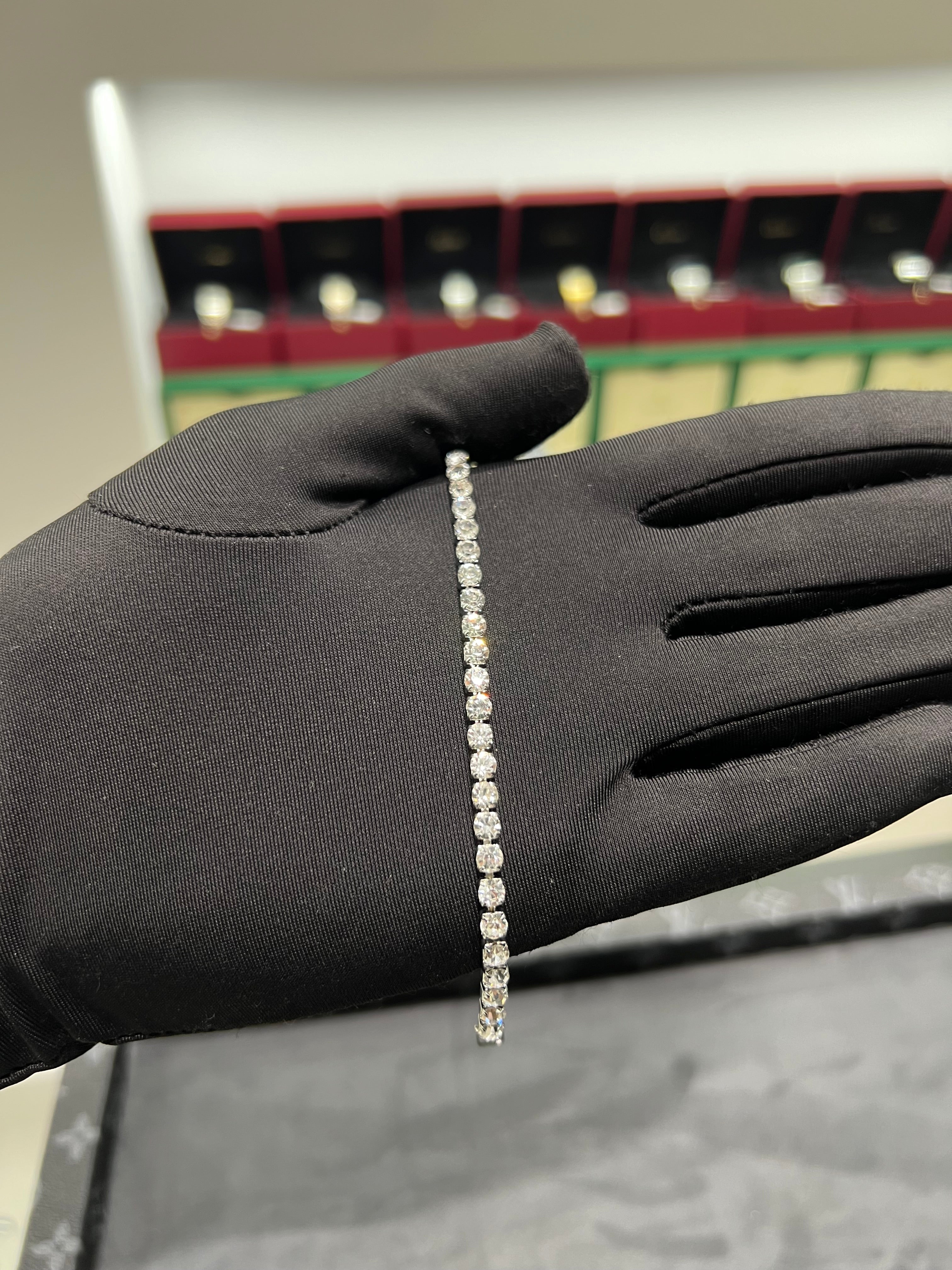 انسيال الأحجار فضي