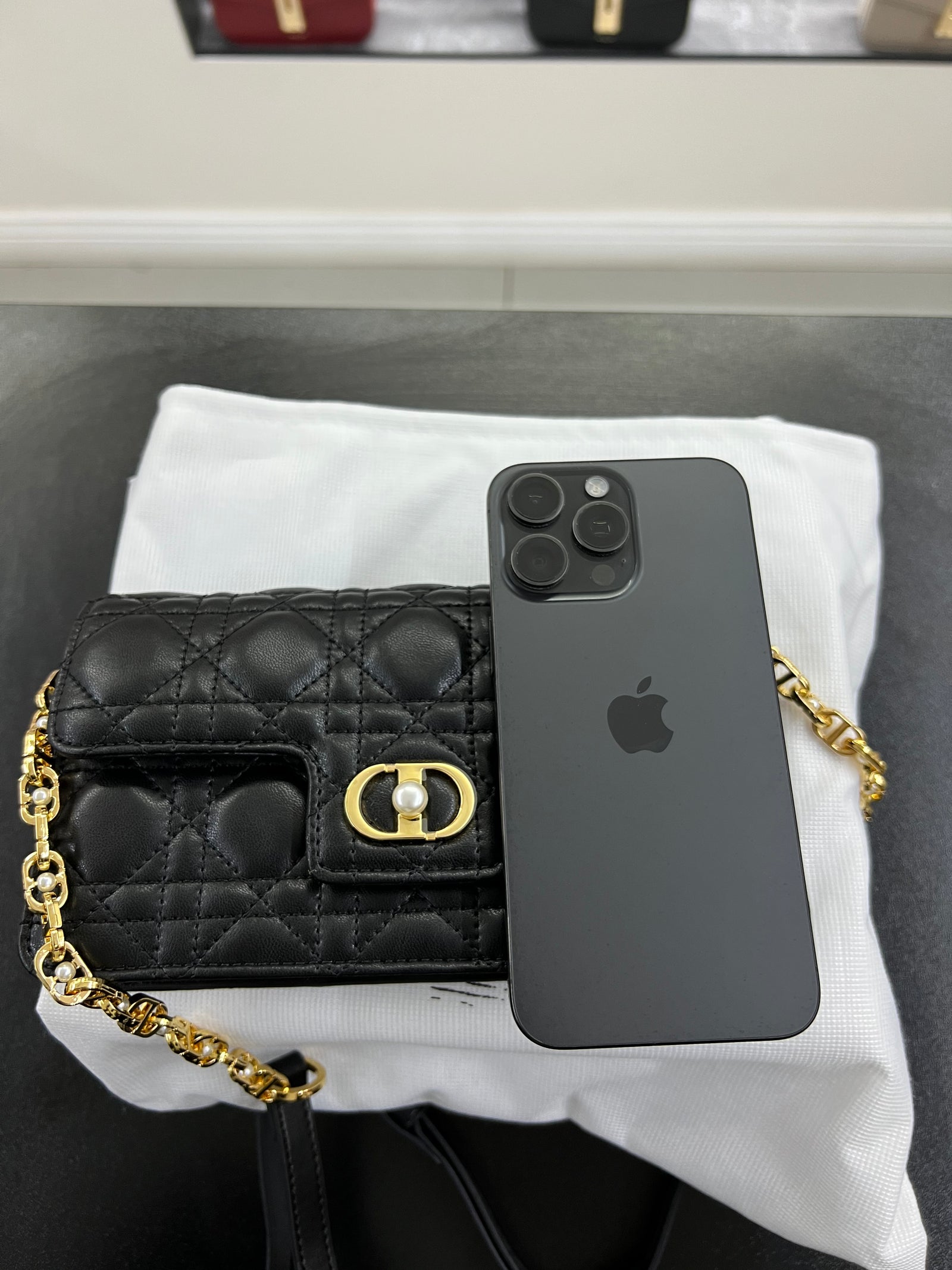 حقيبة كارو بسلسلة – أسود كاناج
Caro Chain Bag – Black Cannage