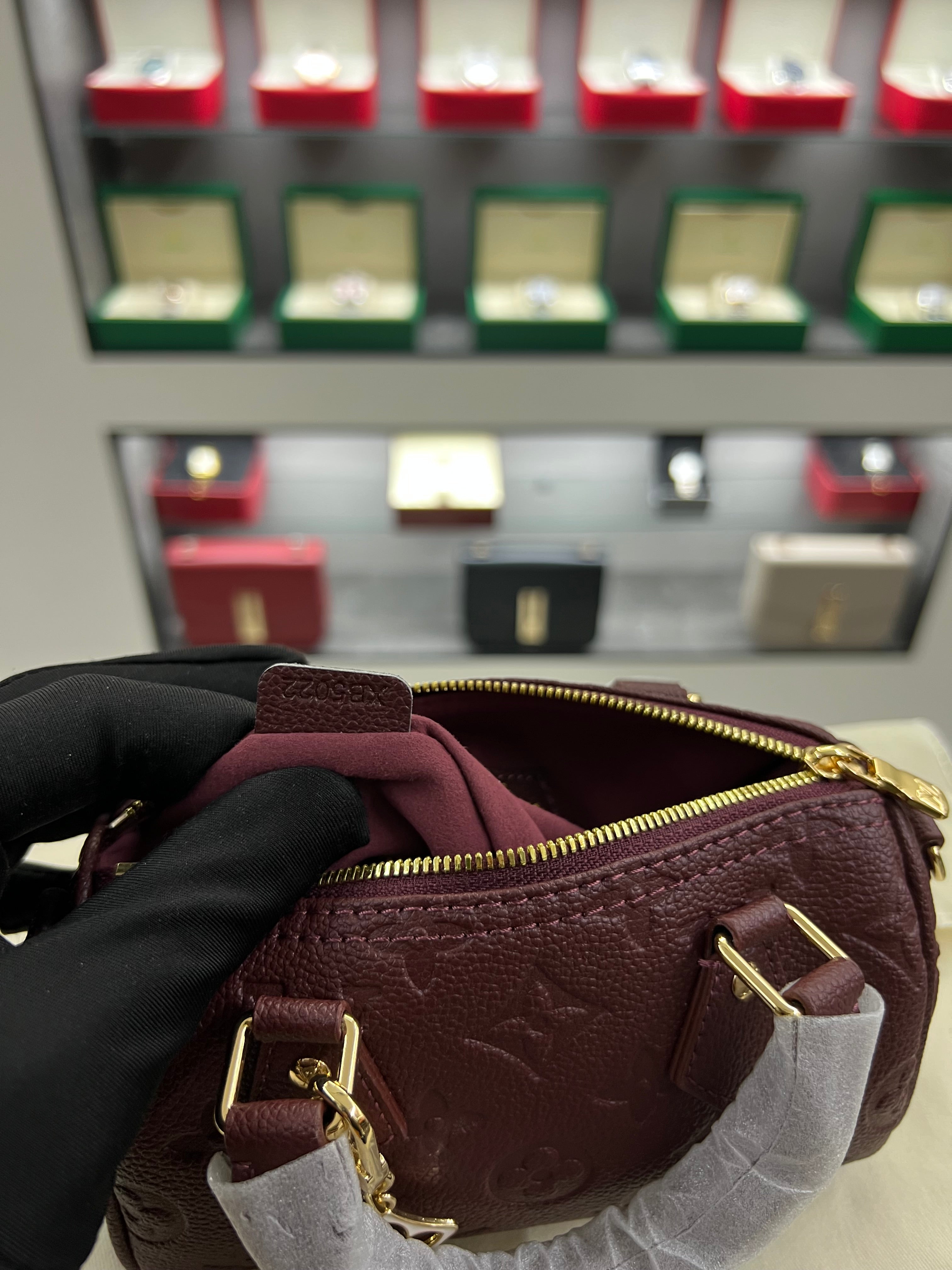 حقيبة سبيدي بندولير 20 – برقندي إمبرنت
Speedy Bandoulière 20 – Burgundy Empreinte