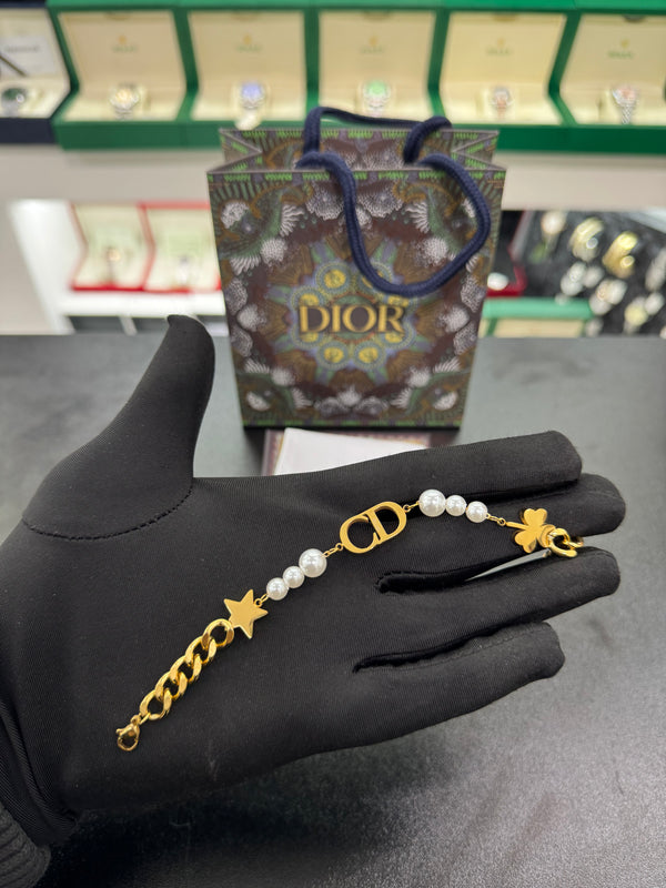 سوار اللؤلؤة والنجمة | Pearl & Star Charm Bracelet