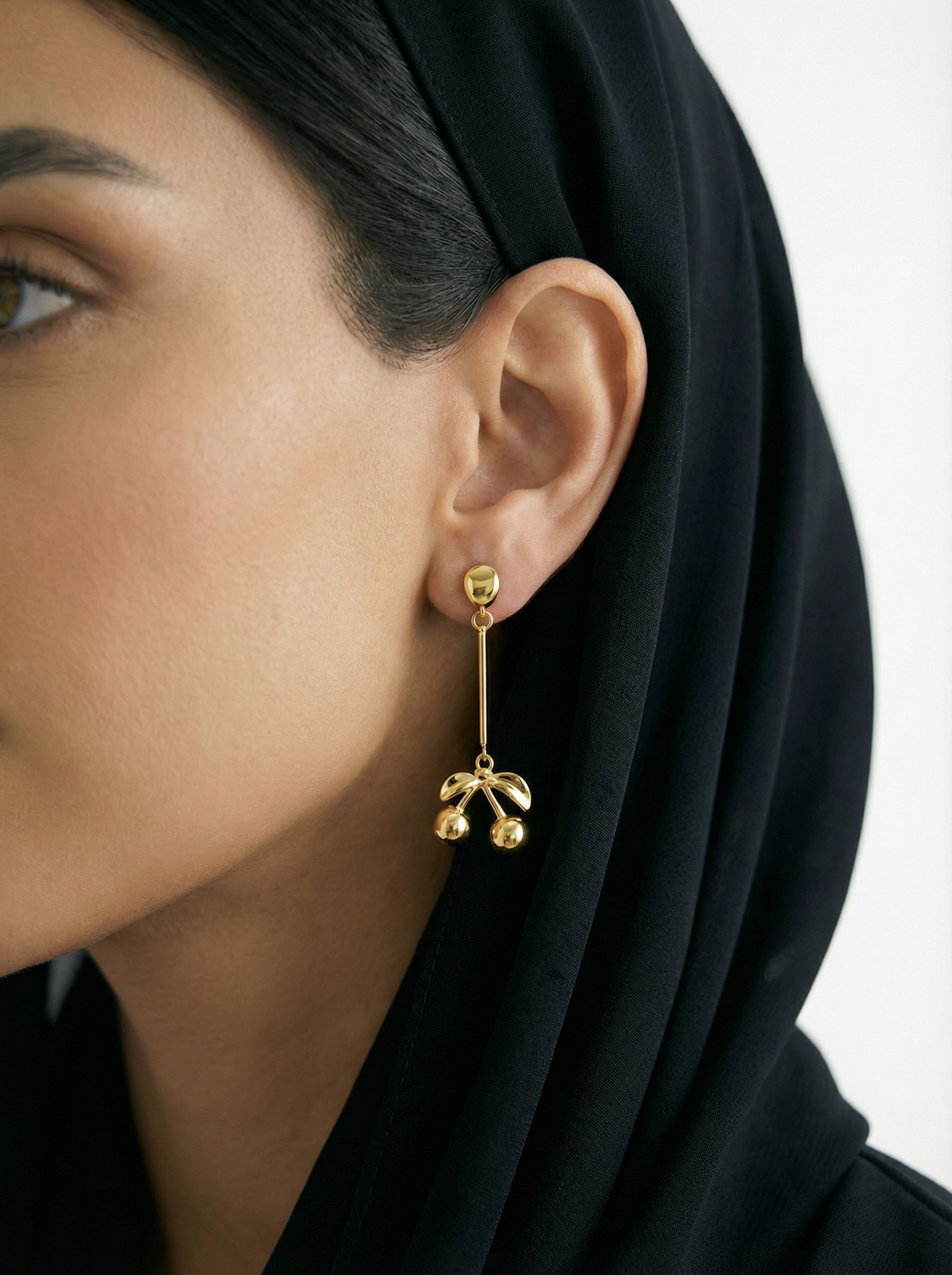 أقراط أذن الكرزه الذهبيه