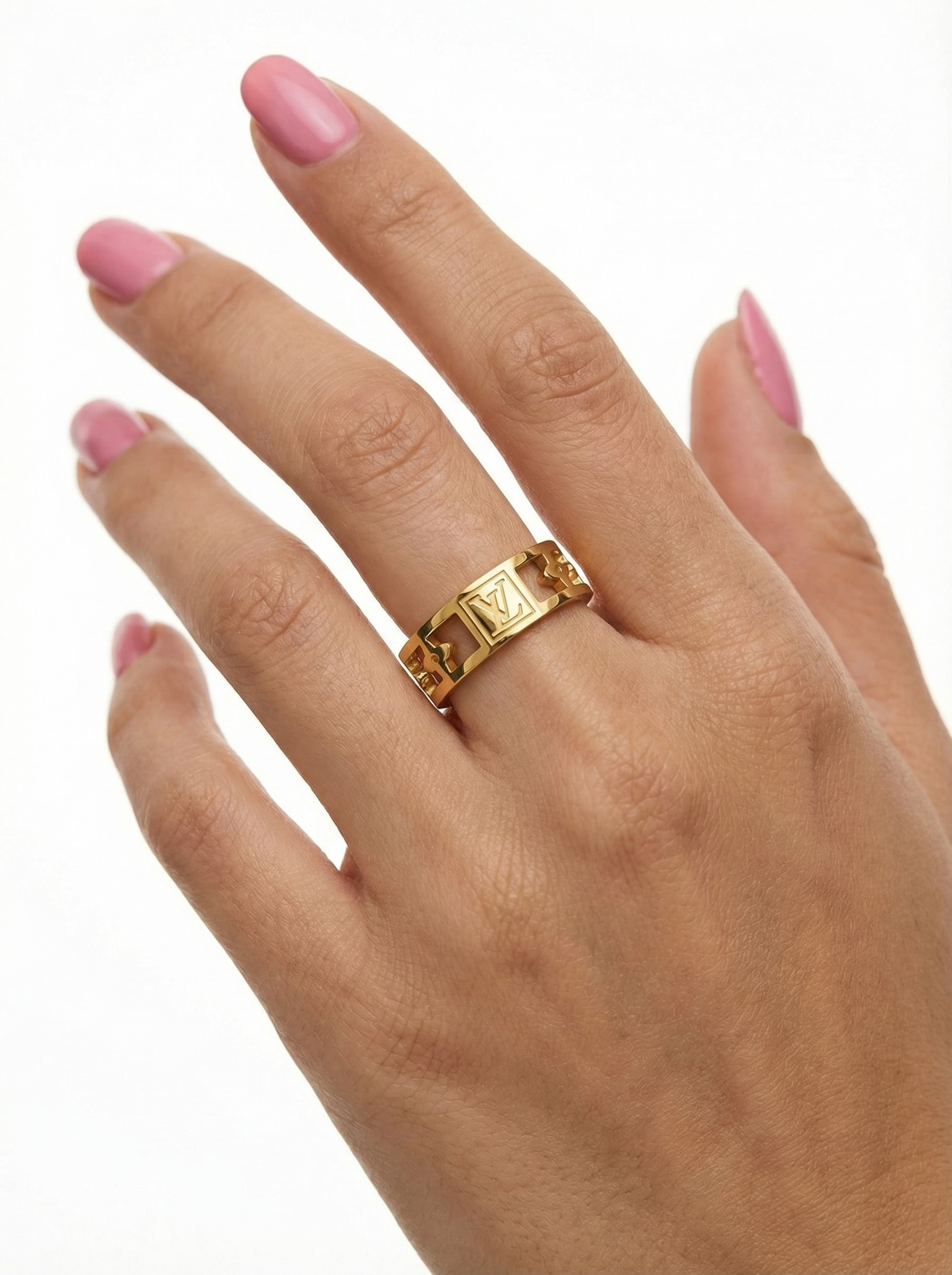 خاتم LVمكعبات