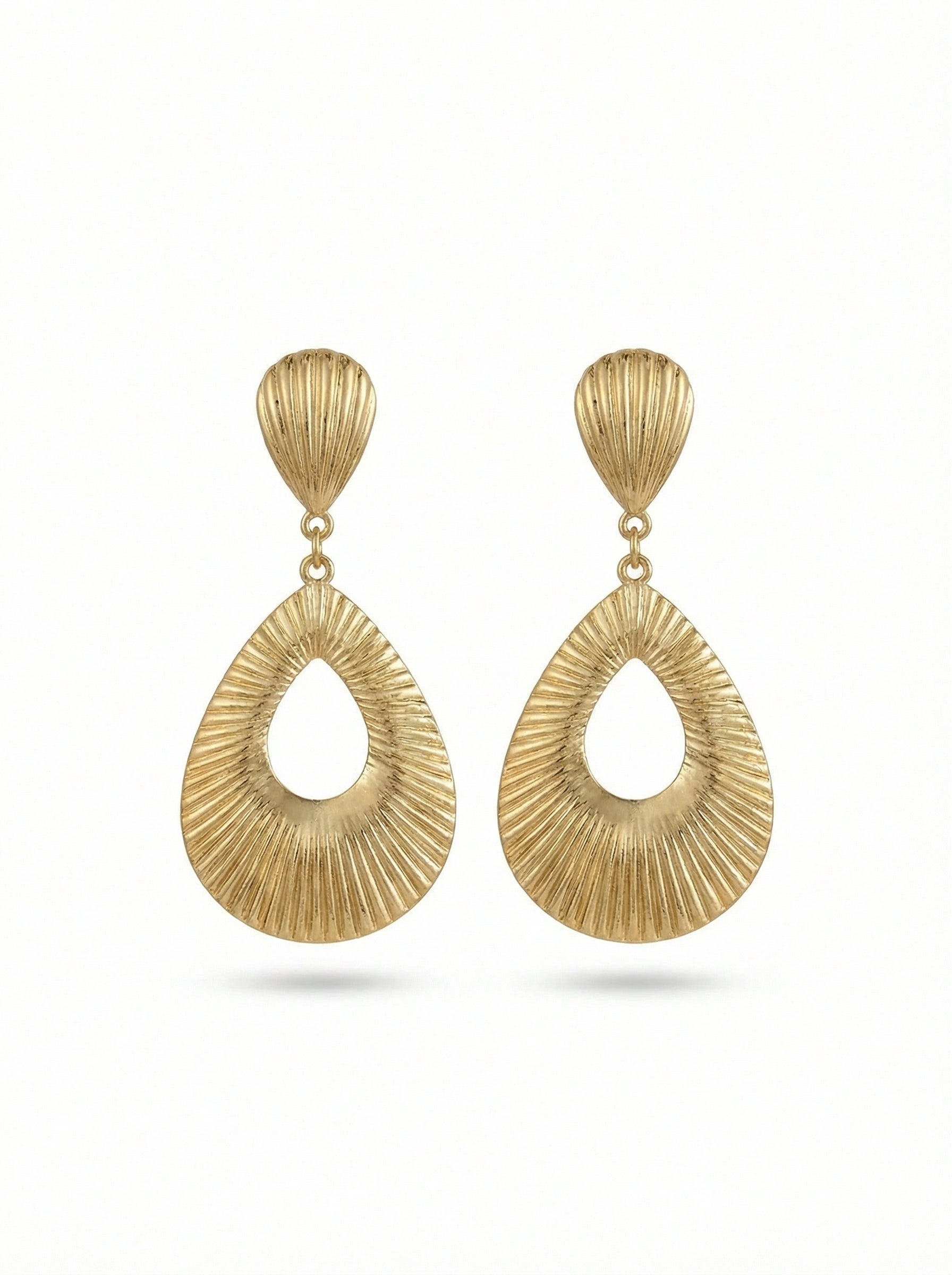 اقراط اذن الصدفتين