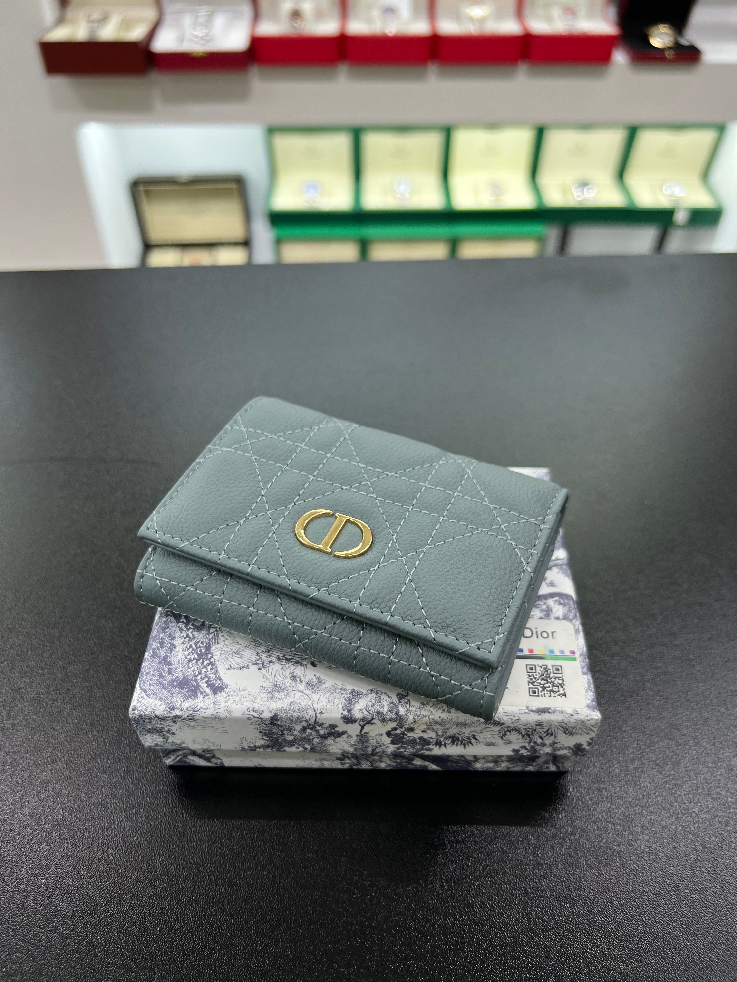 Cosmos Wallet – Grey Cannage Leather