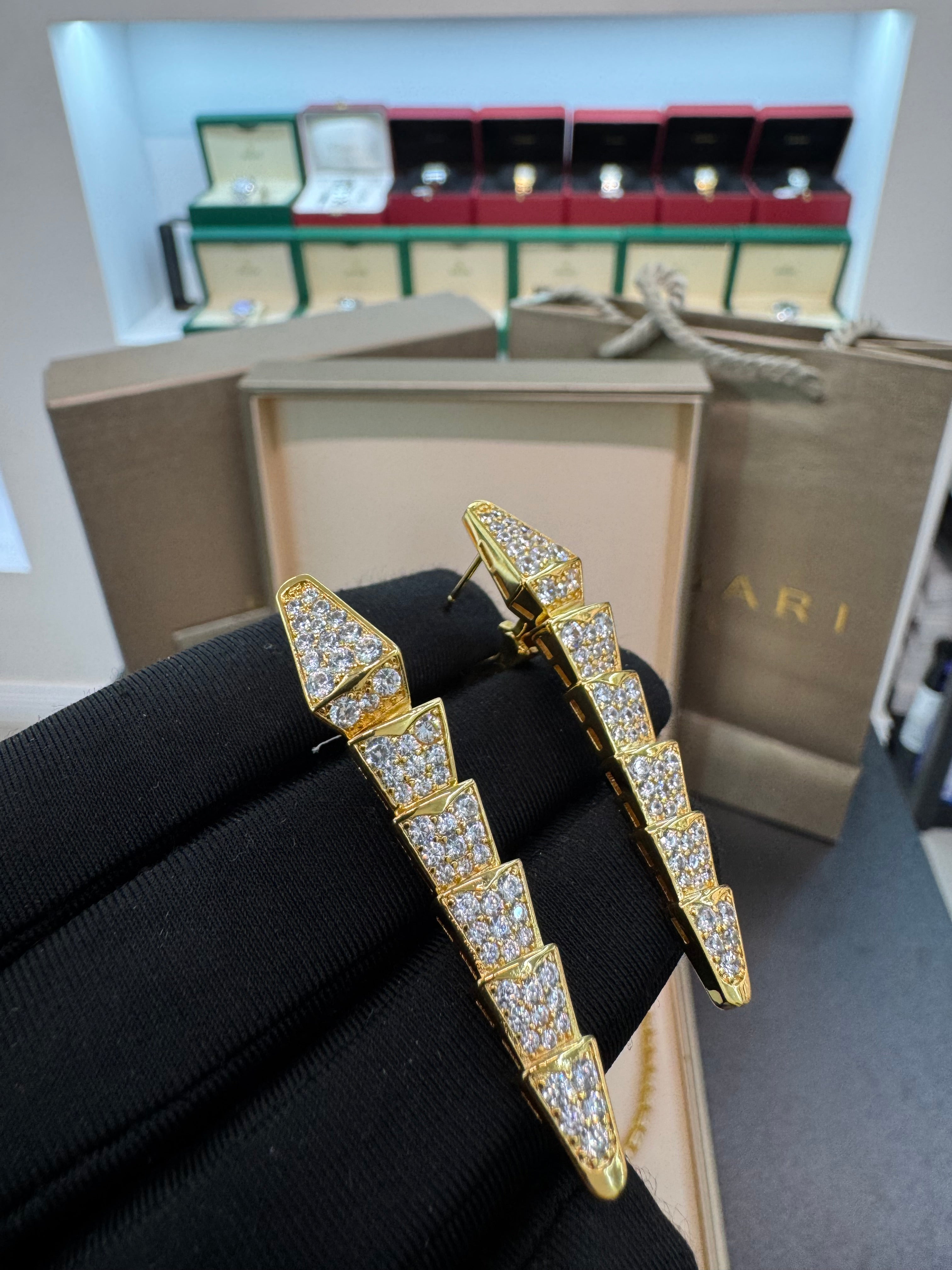 Serpenti-Inspired Drop Necklace Set studded (خراص طويل)