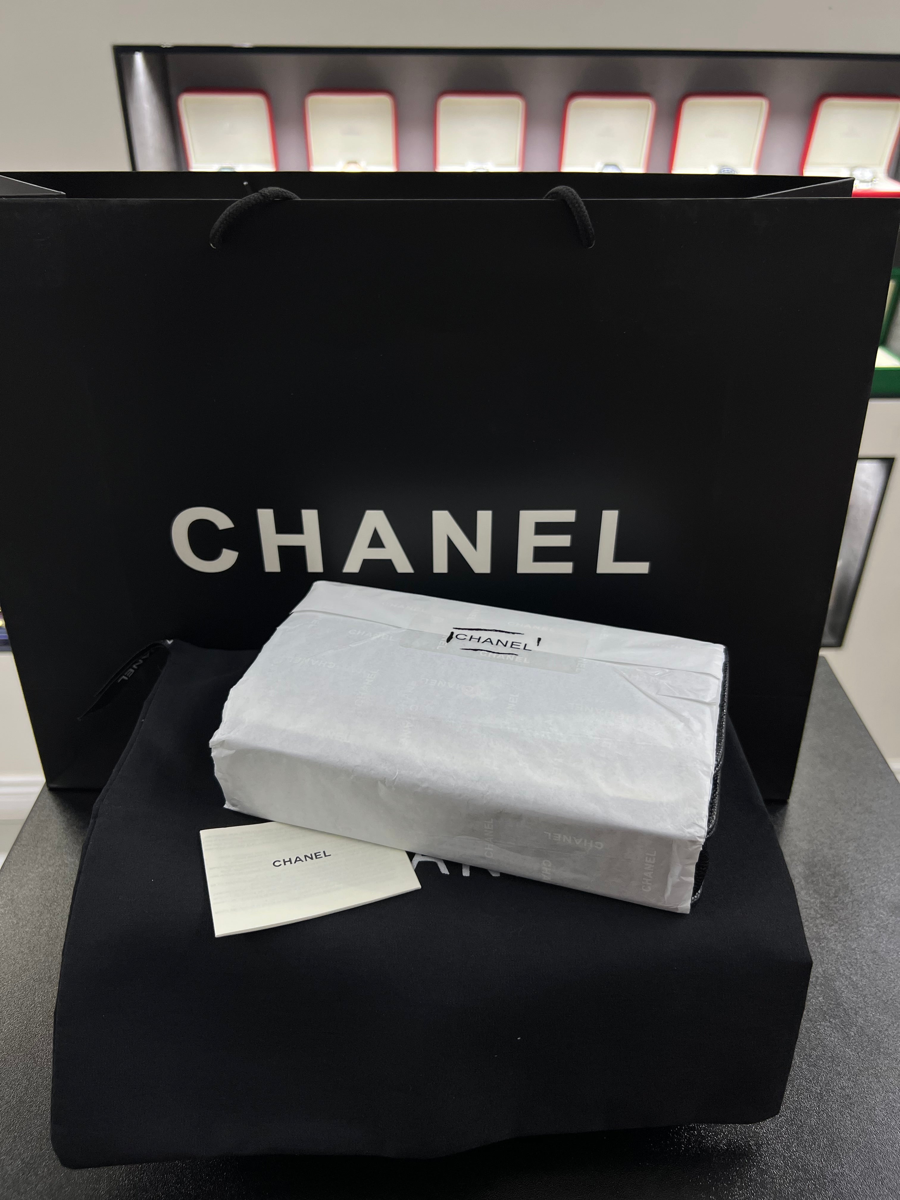 محفظة بسلسلة WOC – أسود كافيار
Wallet on Chain – Black Caviar