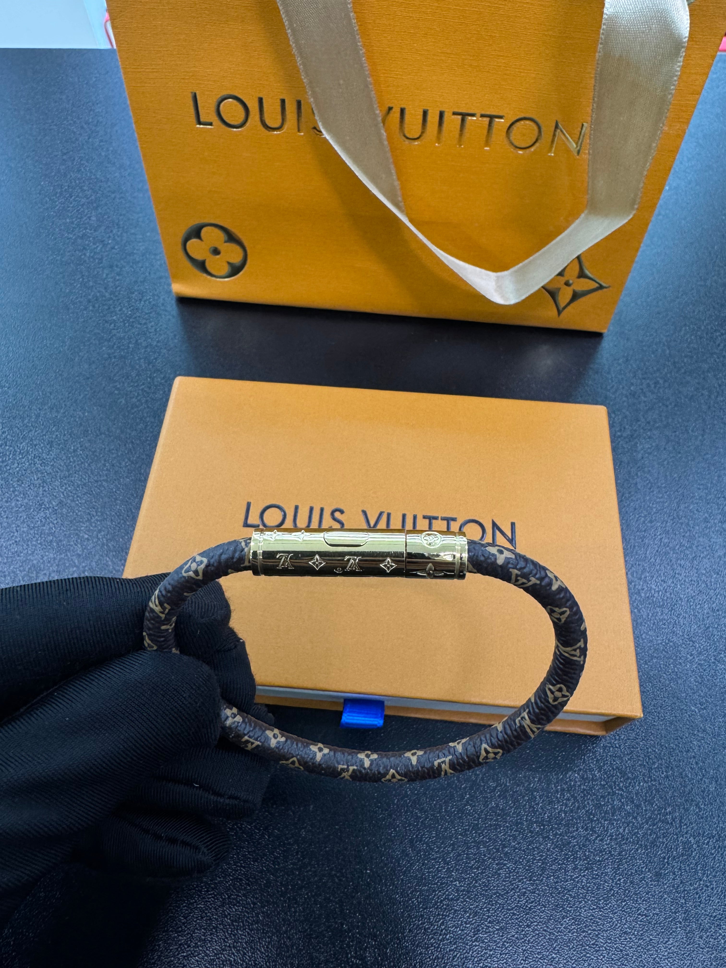 Brown leather bracelet ￼