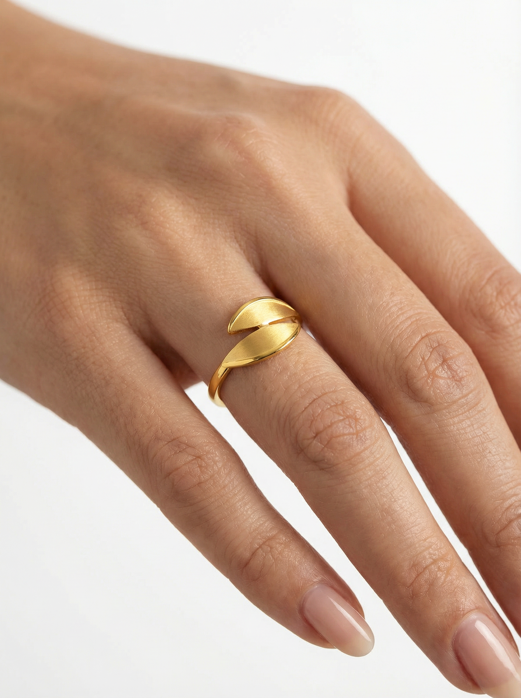 خاتم ورقتين الذهبيتين