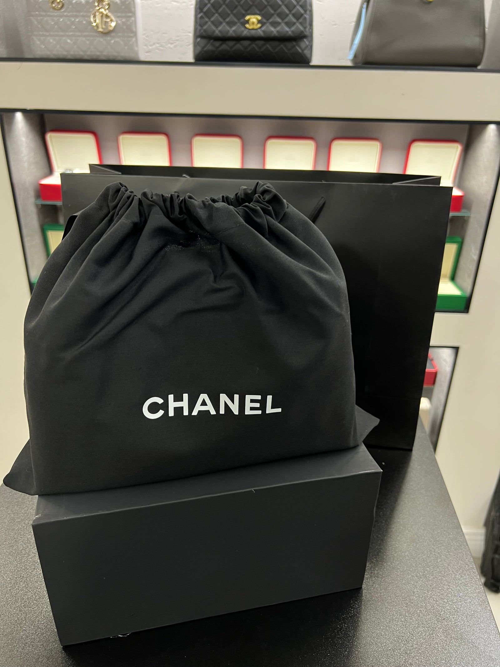 حقيبة هوبو 25 باكت – برقندي جلد لامع
Hobo 25 Bucket Bag – Burgundy Shiny Calfskin