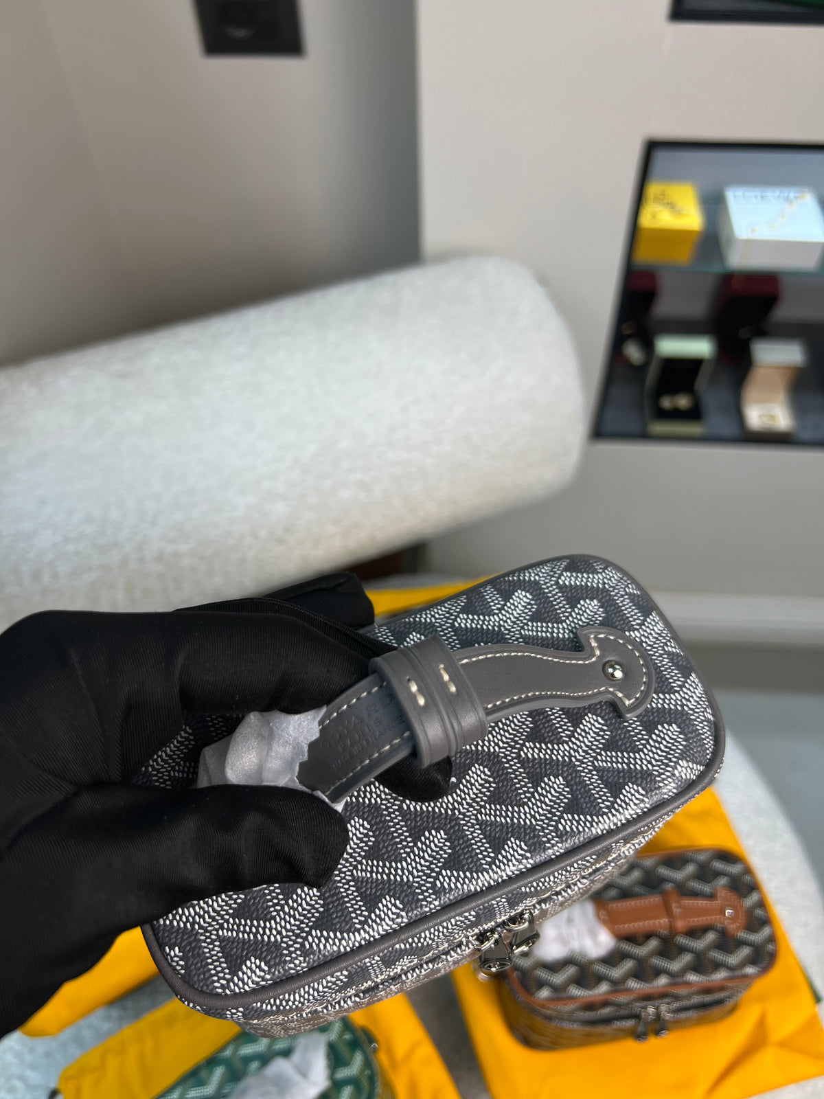 حقيبة ميوز فانيتي علبة تجميل بنقشة Muse Y Vanity Case