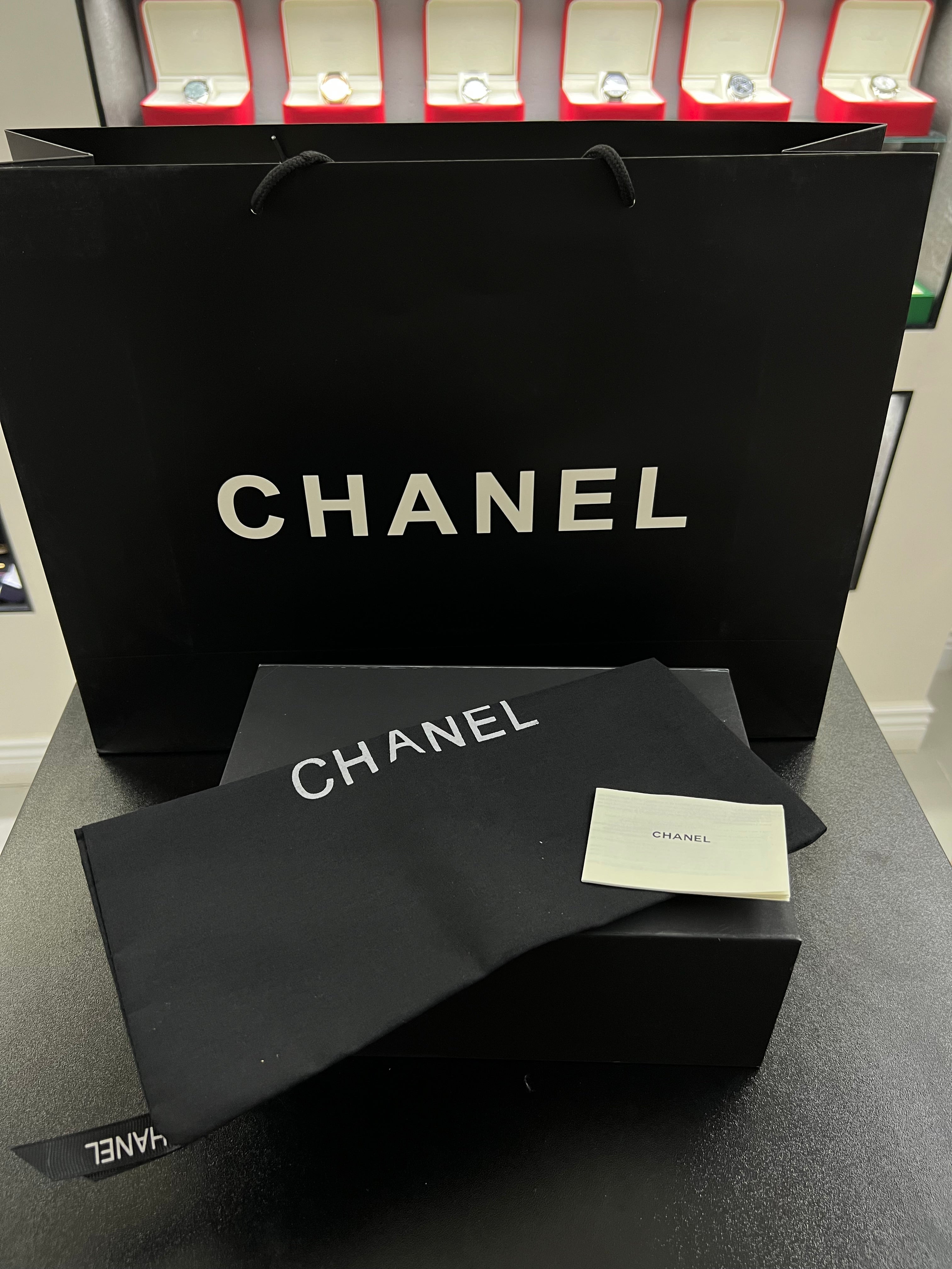 محفظة بسلسلة WOC – وردي كافيار
Wallet on Chain – Pink Caviar