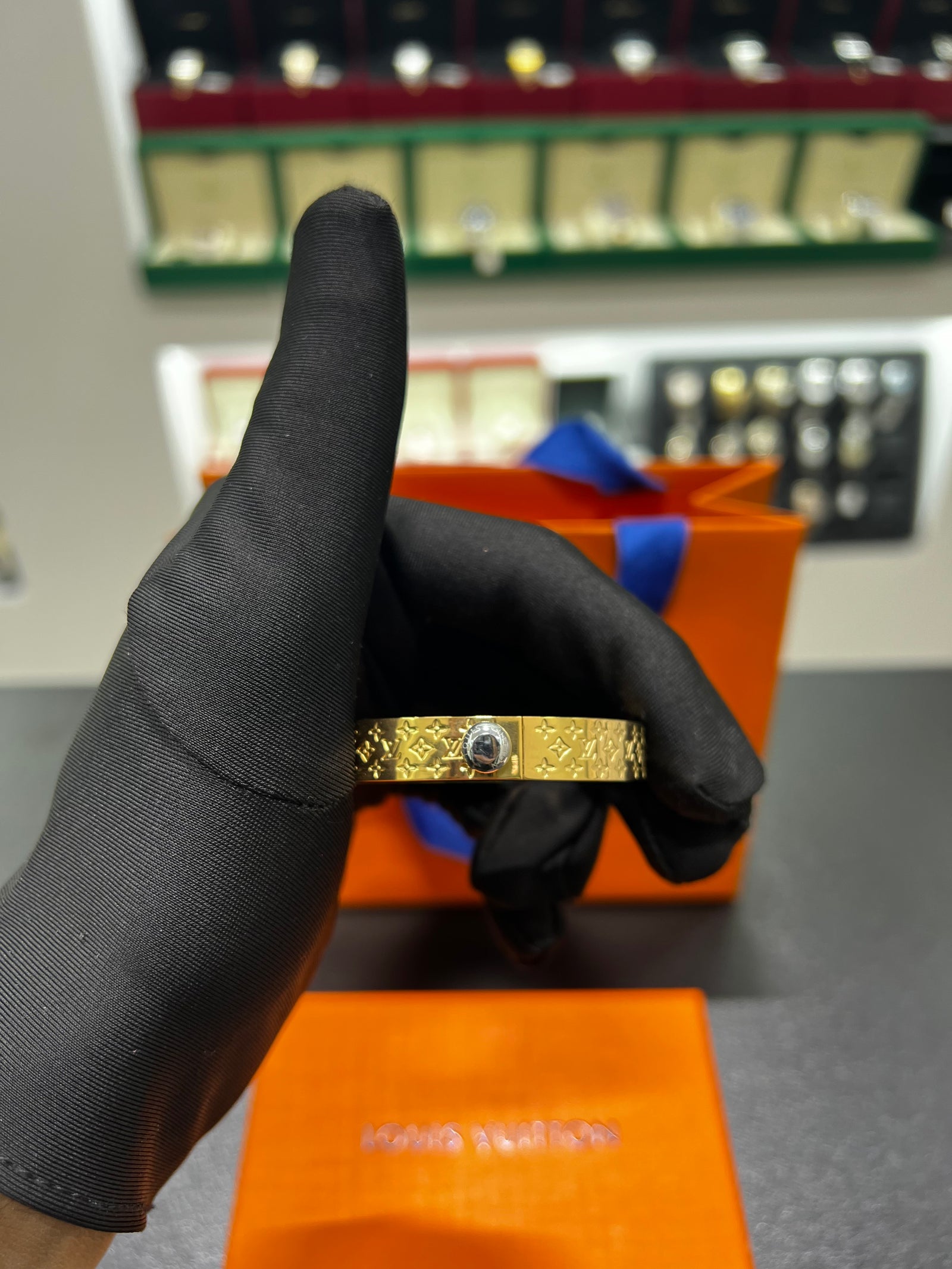 Nanogram cuff lv