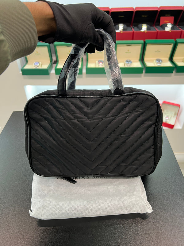 Travel Hanging Makeup Bag – Quilted Black