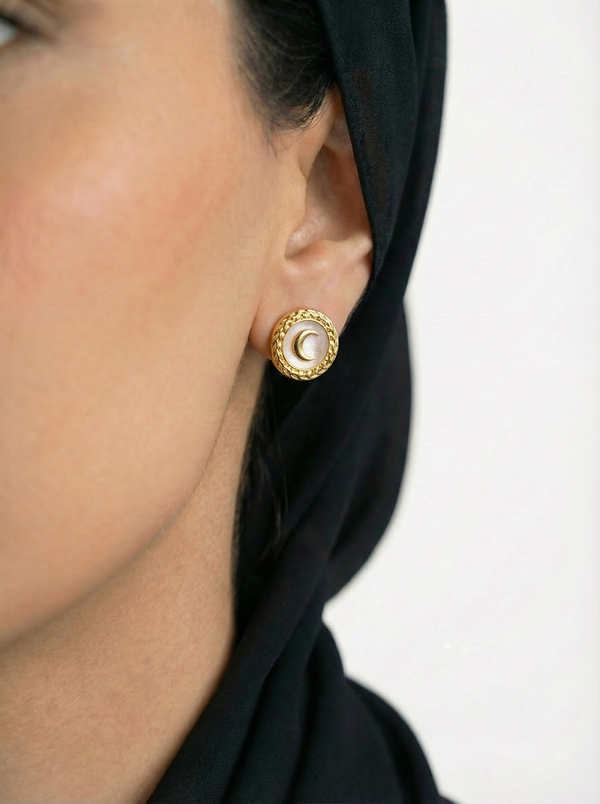 أقراط لونيتا بالهلال الأبيض | Lunetta White Crescent Earrings