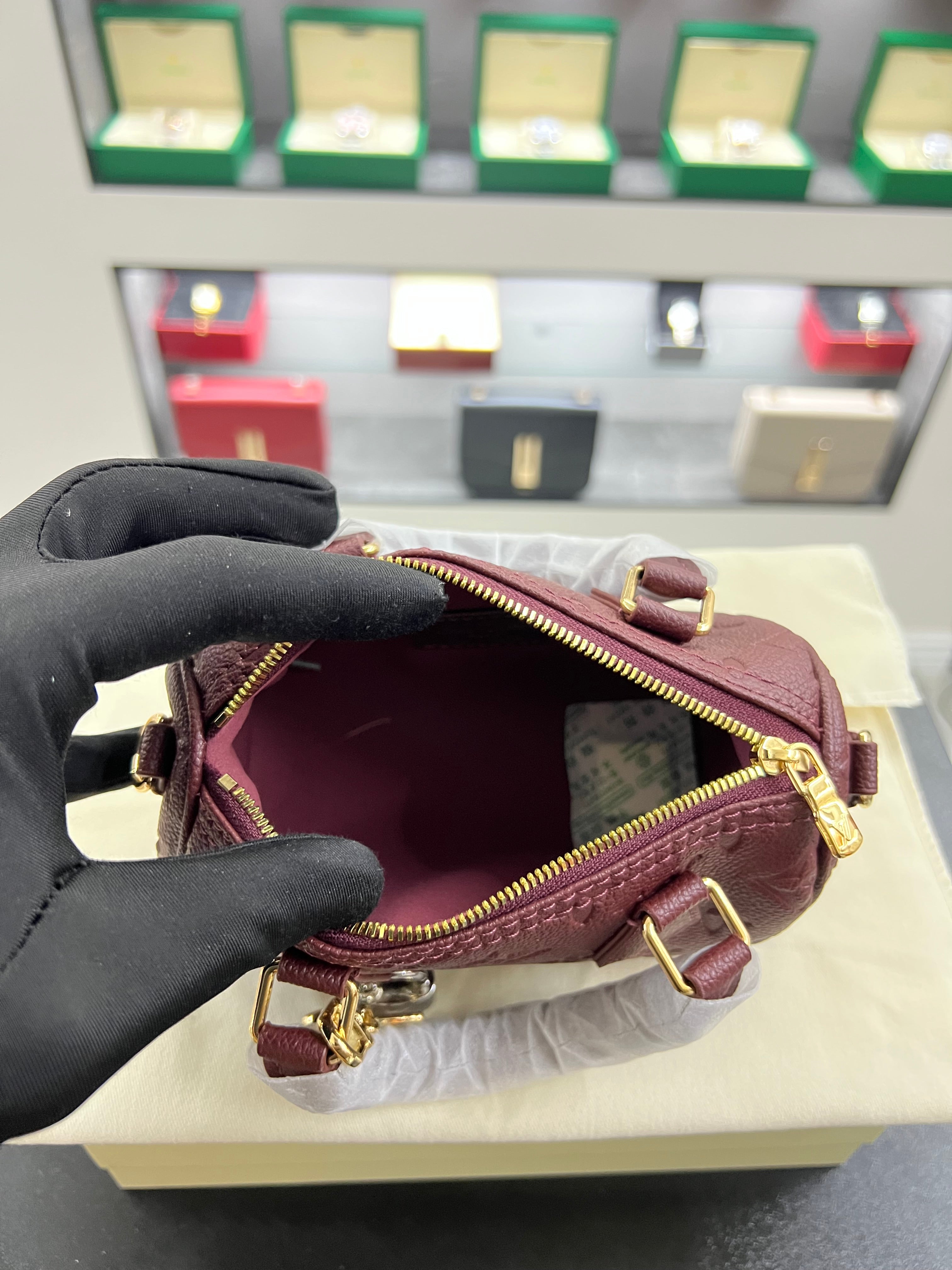 حقيبة سبيدي بندولير 20 – برقندي إمبرنت
Speedy Bandoulière 20 – Burgundy Empreinte