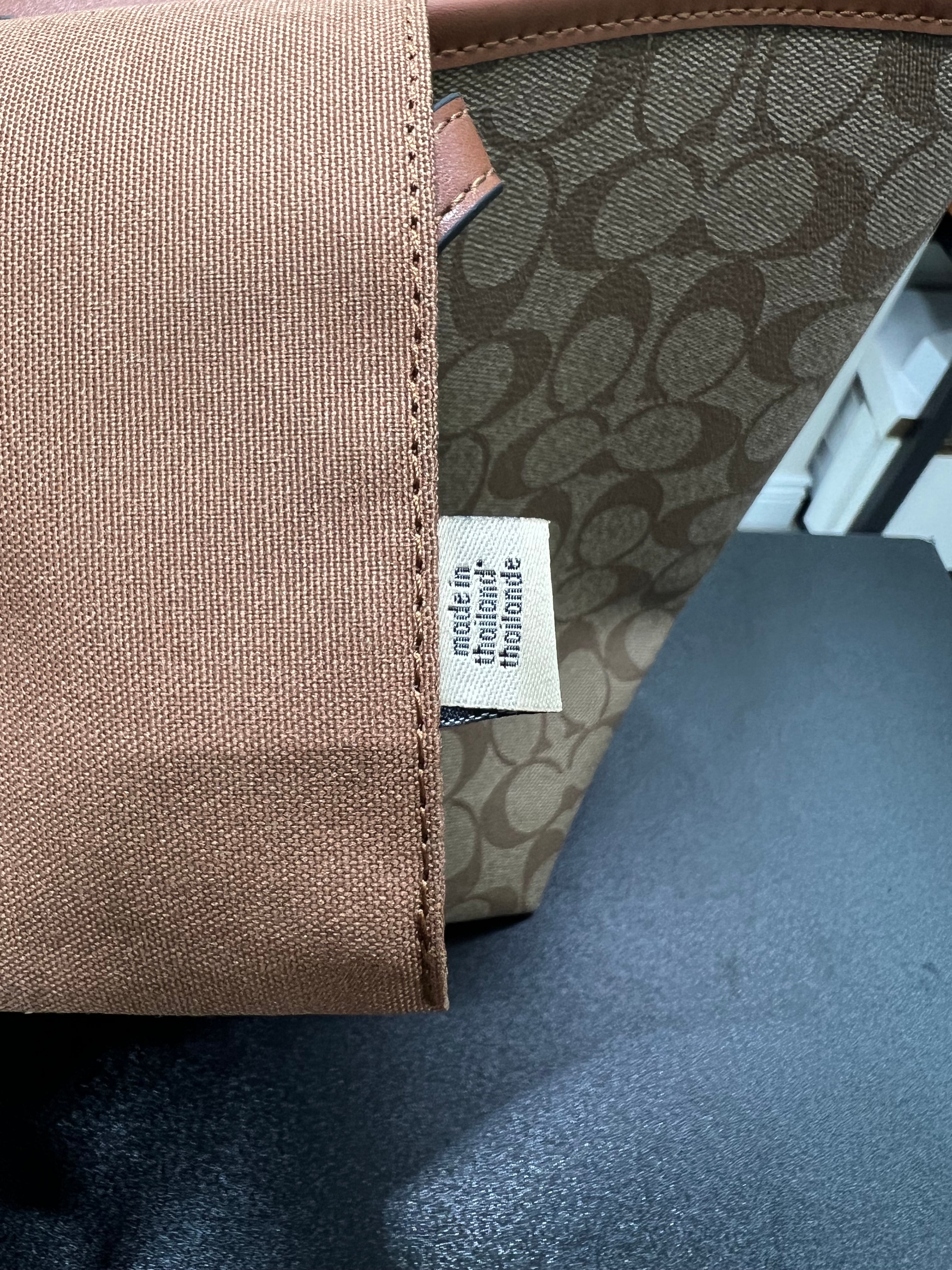 Cöach City Tote in Signature Canvas.