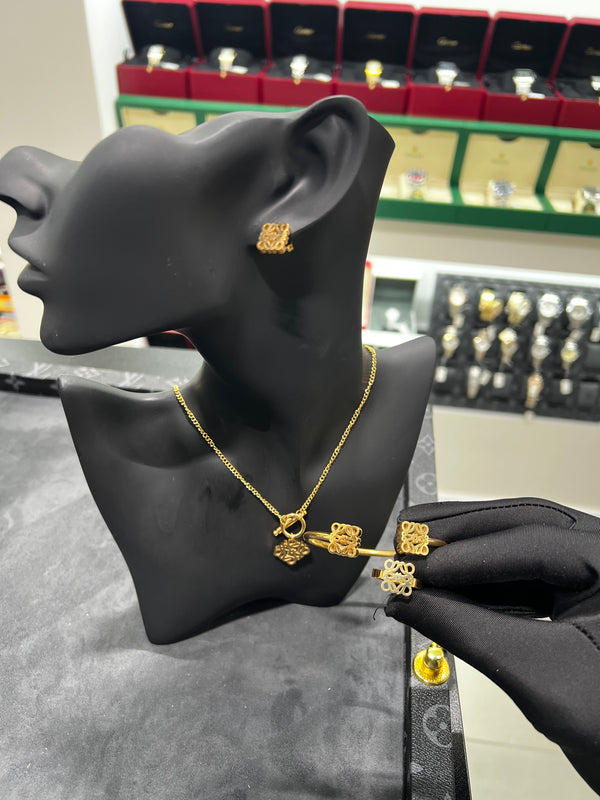 طقم مجوهرات بتصميم القفل مع خاتم | Lock Motif Jewelry Set with Ring