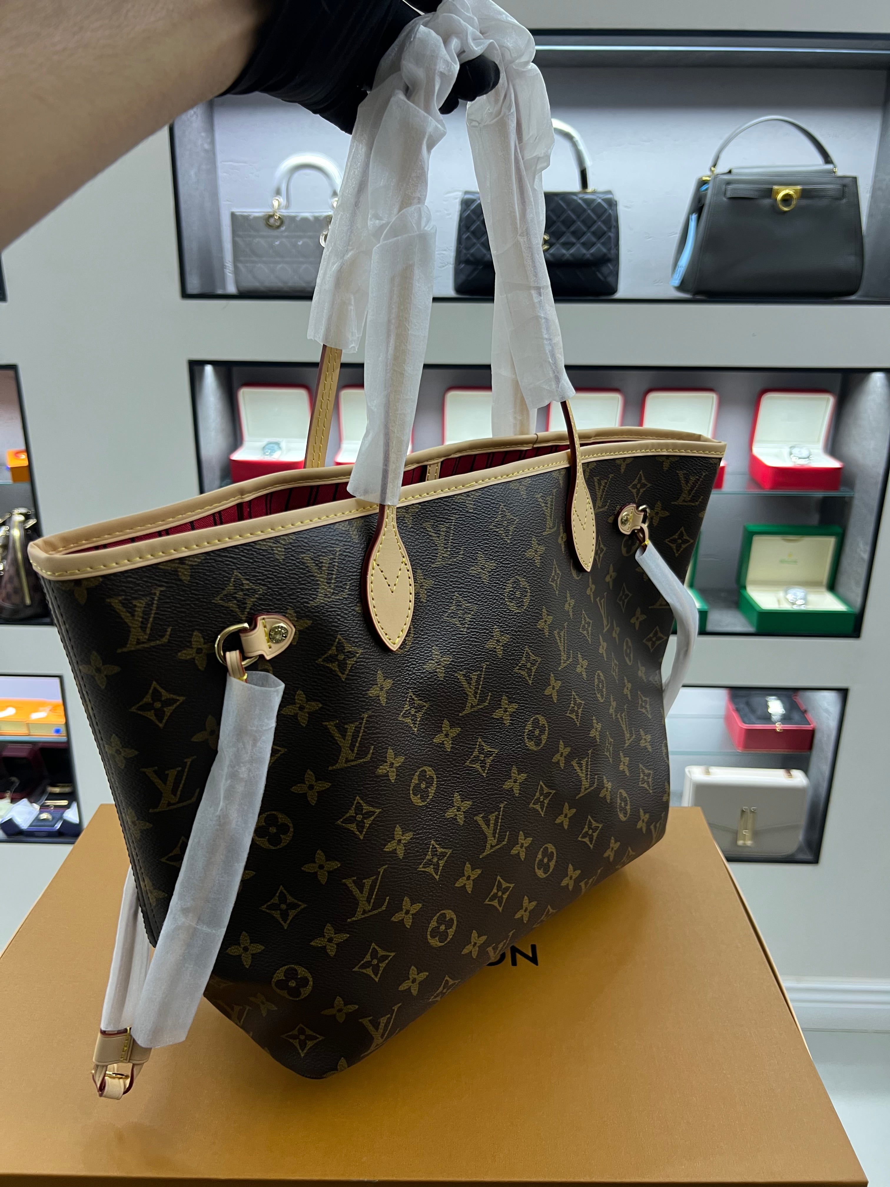 حقيبة نيفرفول تُوت – مونوجرام بنّي
Neverfull Tote – Brown Monogram