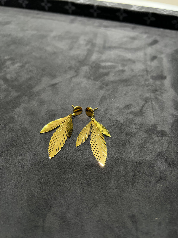 أقراط الريشة الذهبية الكبيرة | Large Gold Feather Earrings