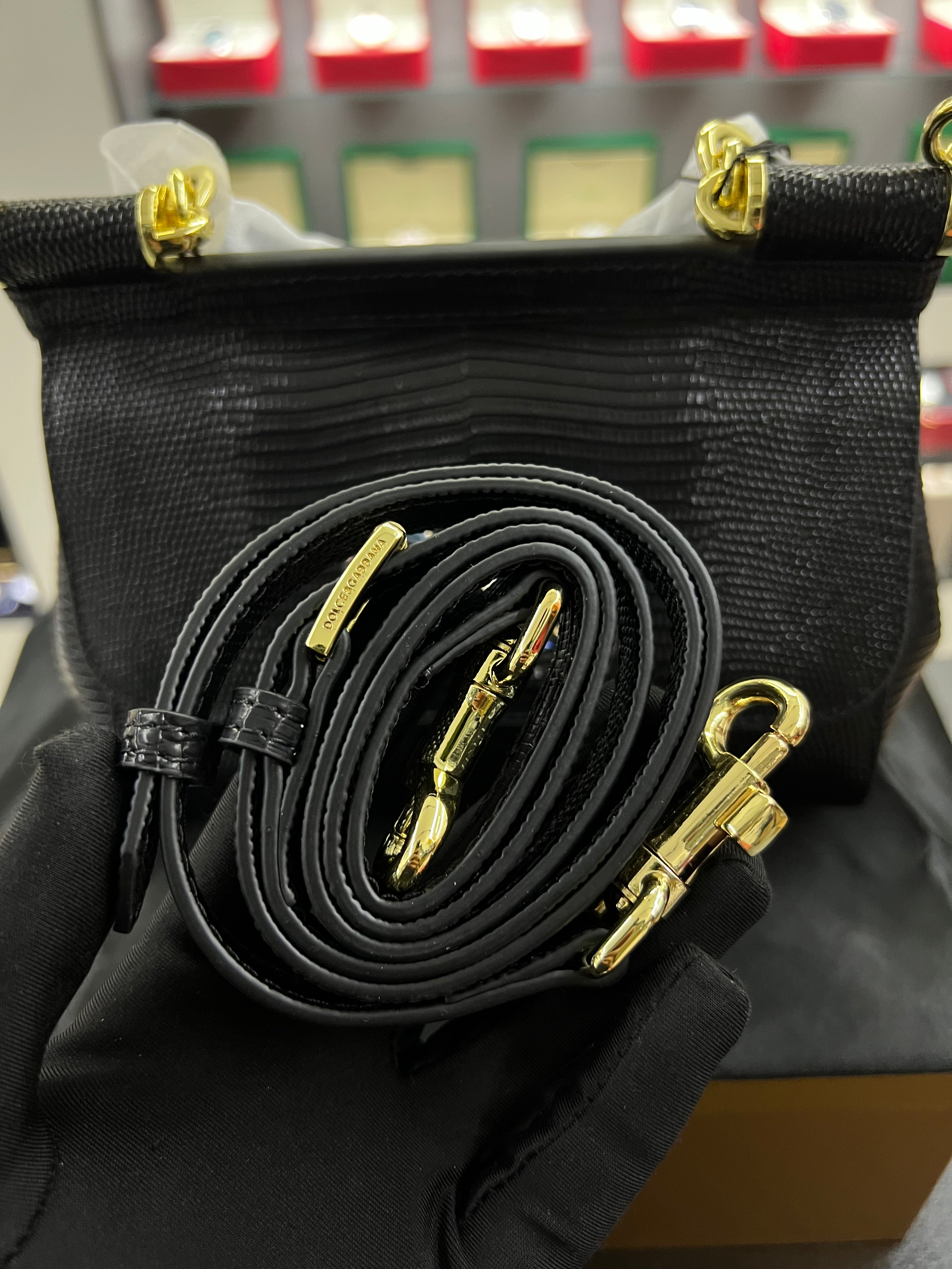 حقيبة سيسيلي صغيرة سوداء بنقشة جلد السحلية
Sicily Small – Black Lizard-Print