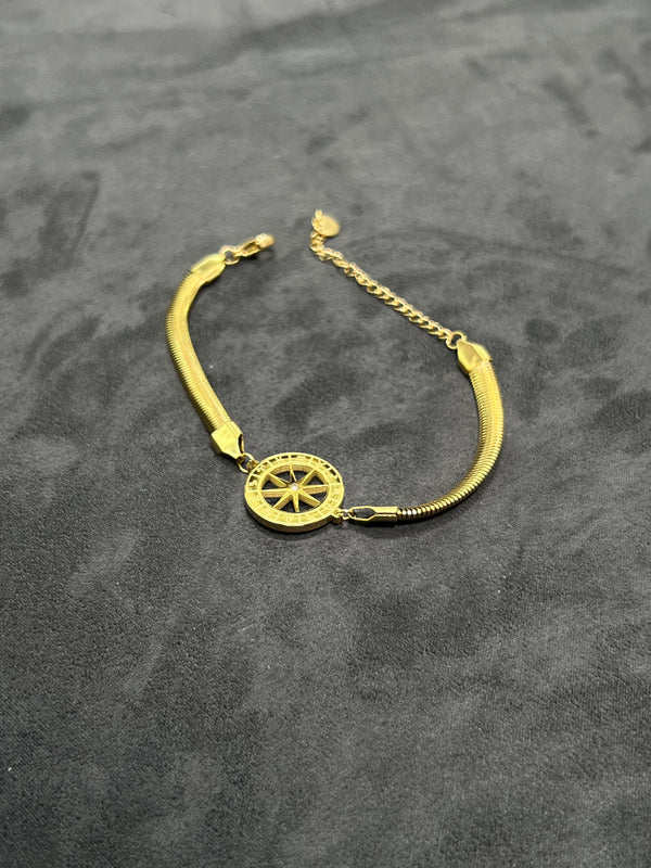 سوار البوصلة | Compass Charm Bracelet