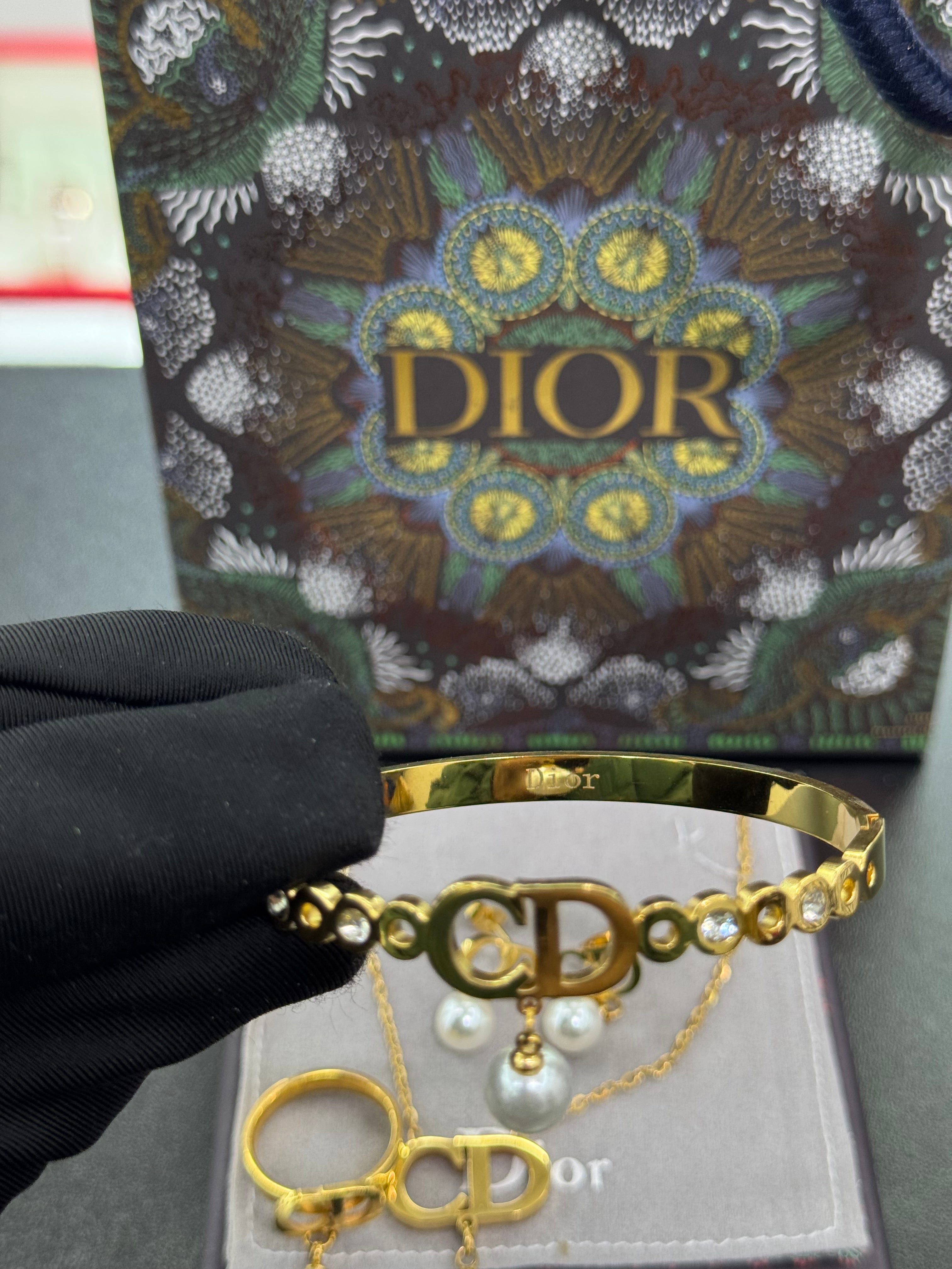 طقم CD لؤلؤ المتدلي بلخاتم