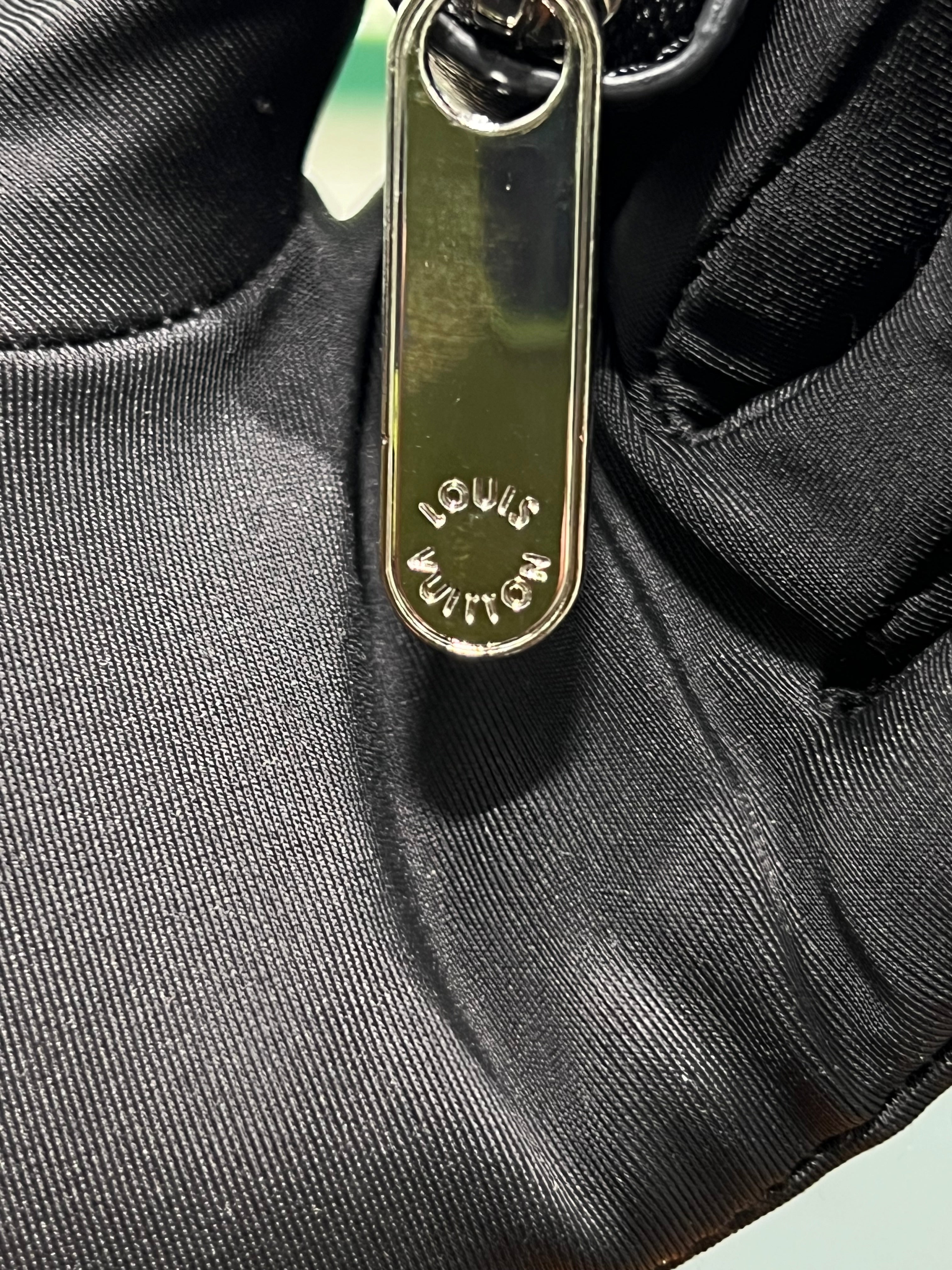 Coin Purse Vertical LV